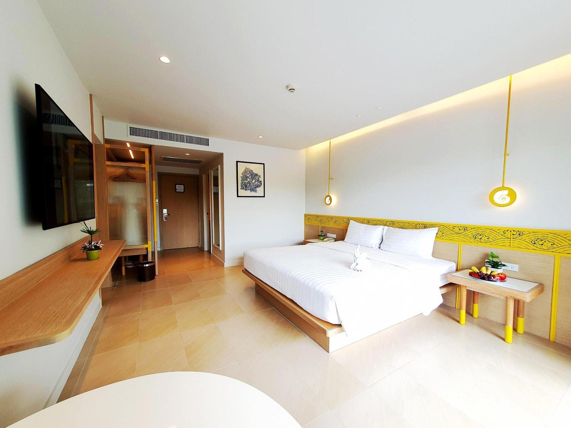 Superior King Room Garden View
