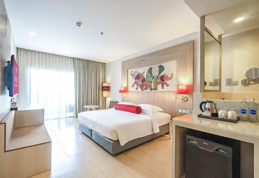 Deluxe King Room City View