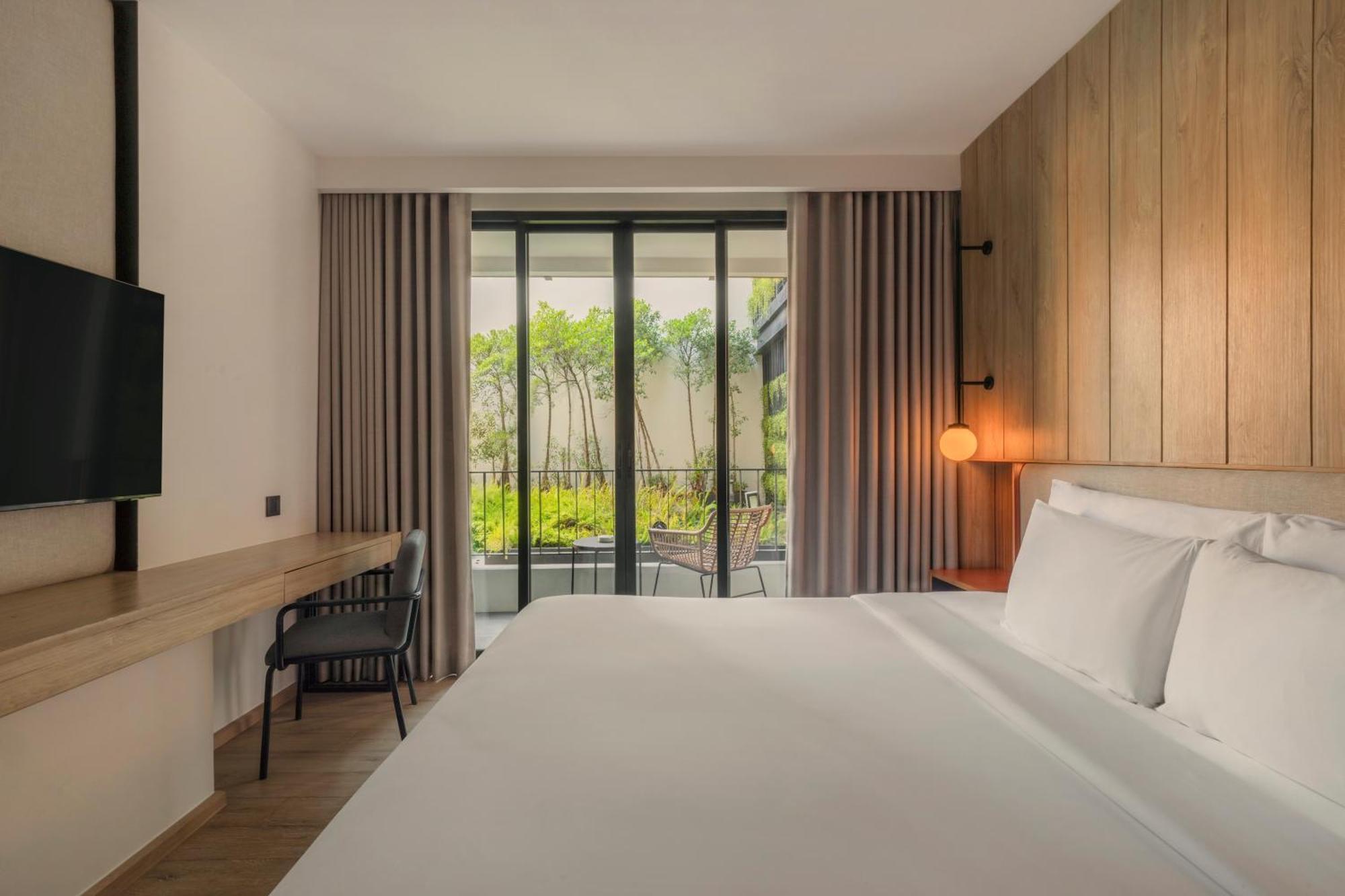 Deluxe King Room with Balcony