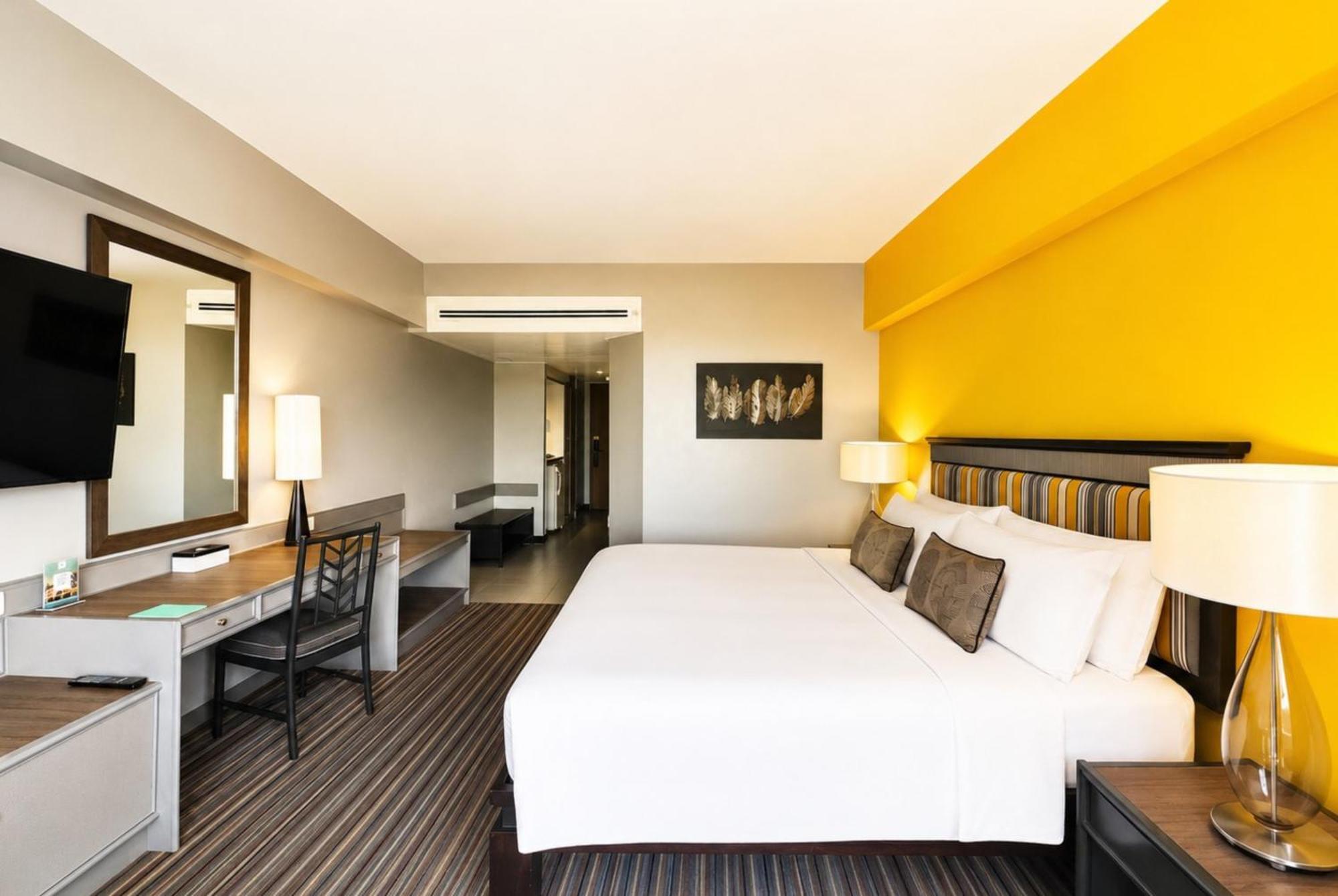 Deluxe City View King Bed