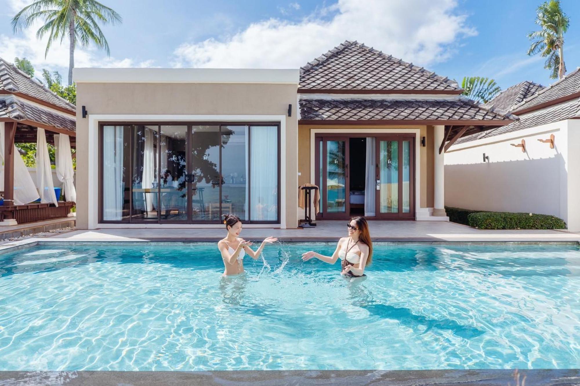 2 Bedrooms Beachfront Pool Villa
