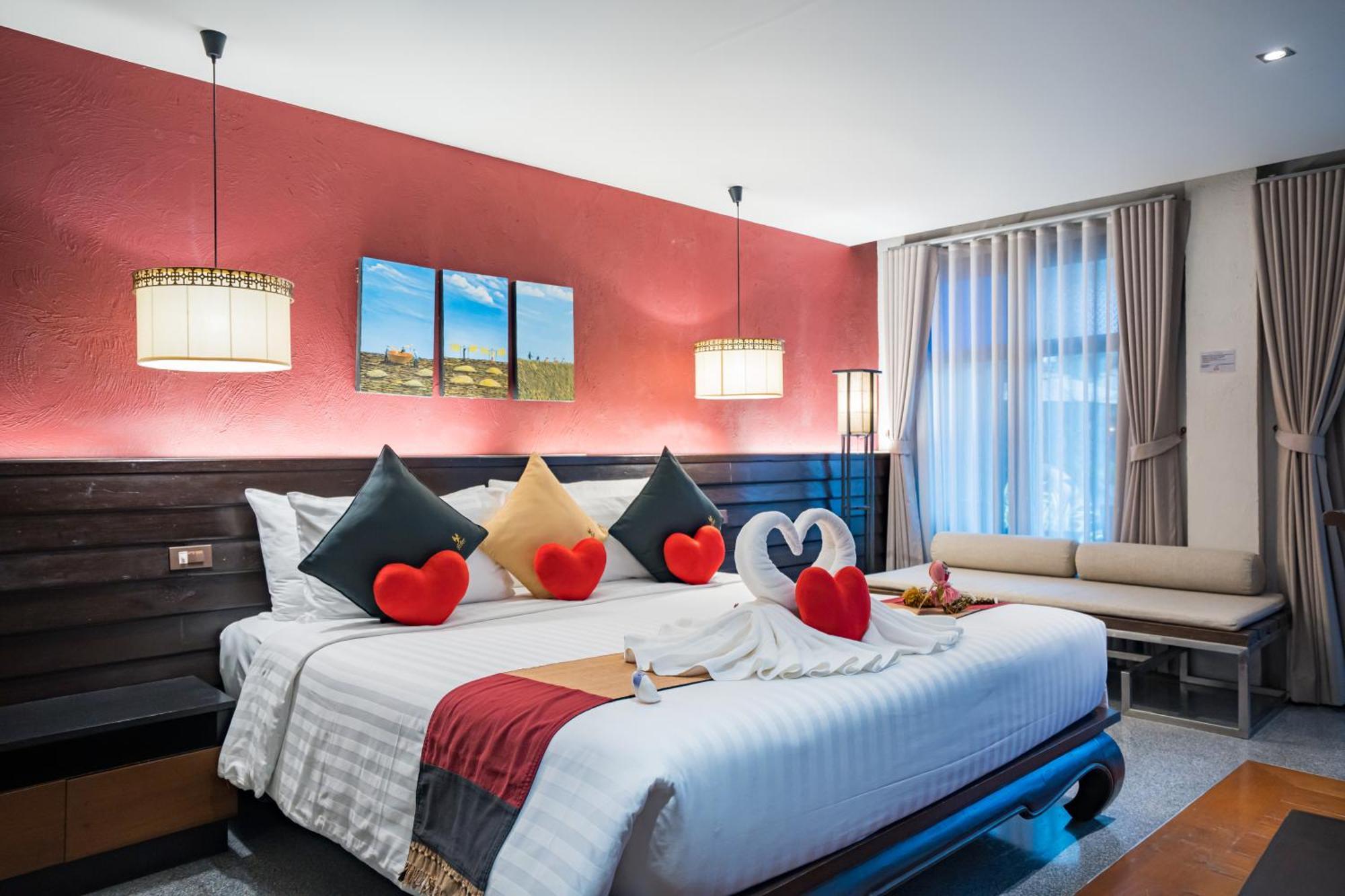 Honeymoon Suite