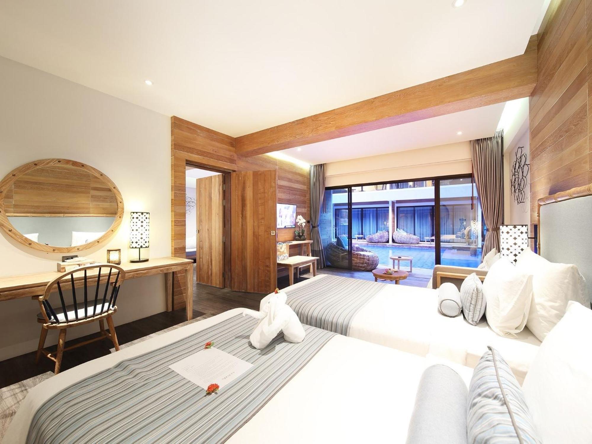 Superior Pool Access Twin Room