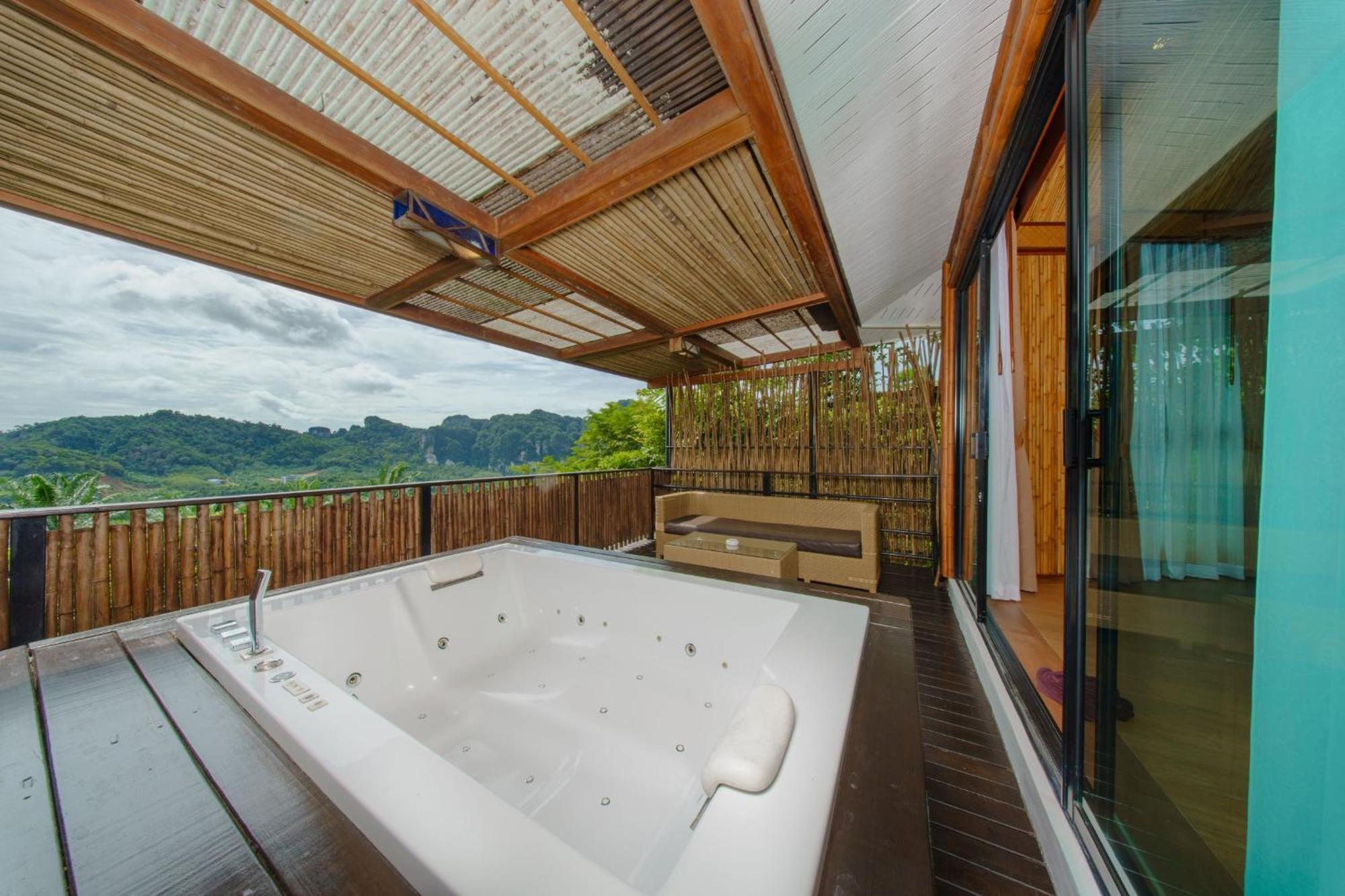 King Suite Spa Bath