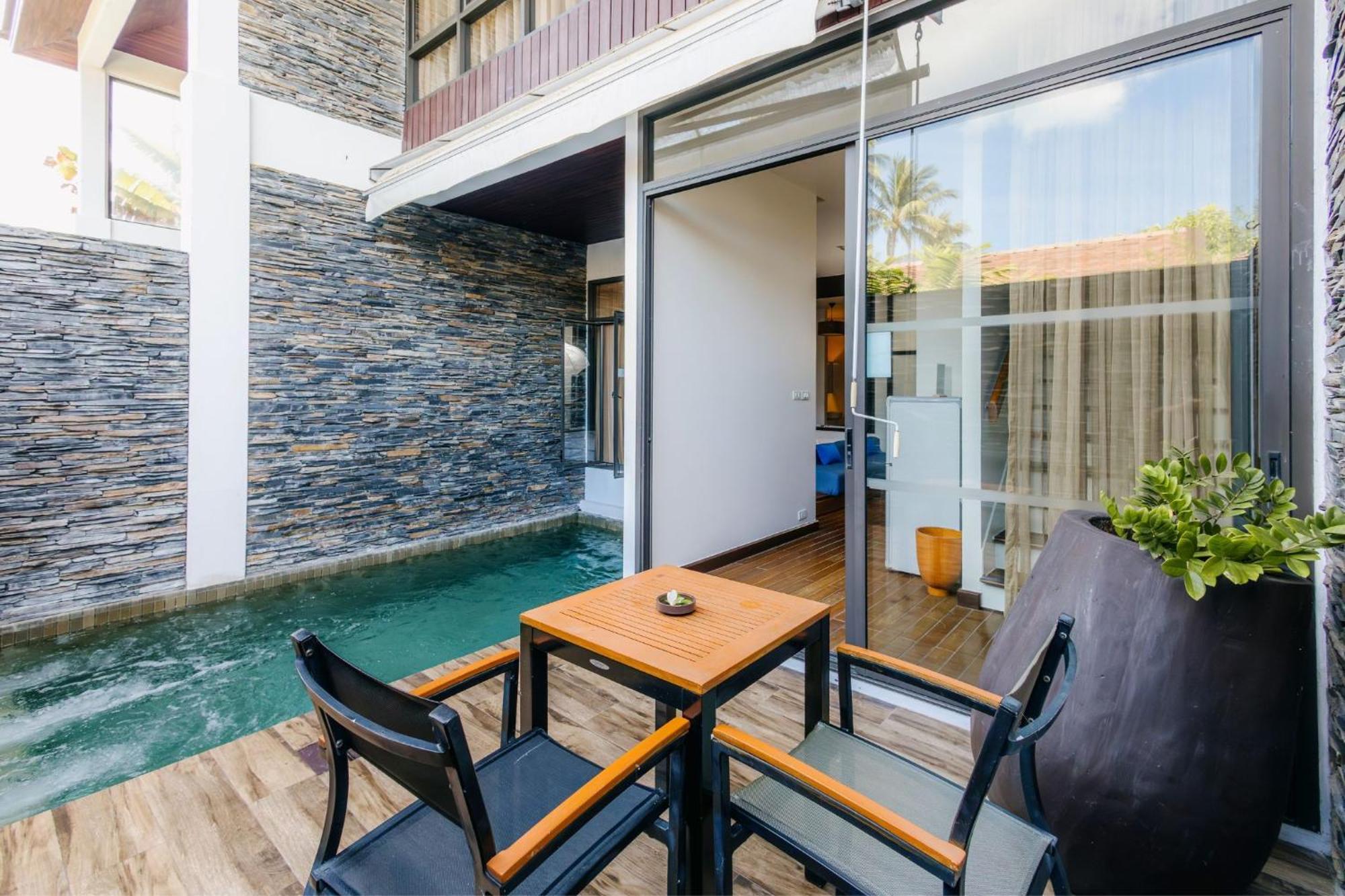 One Bedroom Deluxe Suite Plunge Pool with free minibar