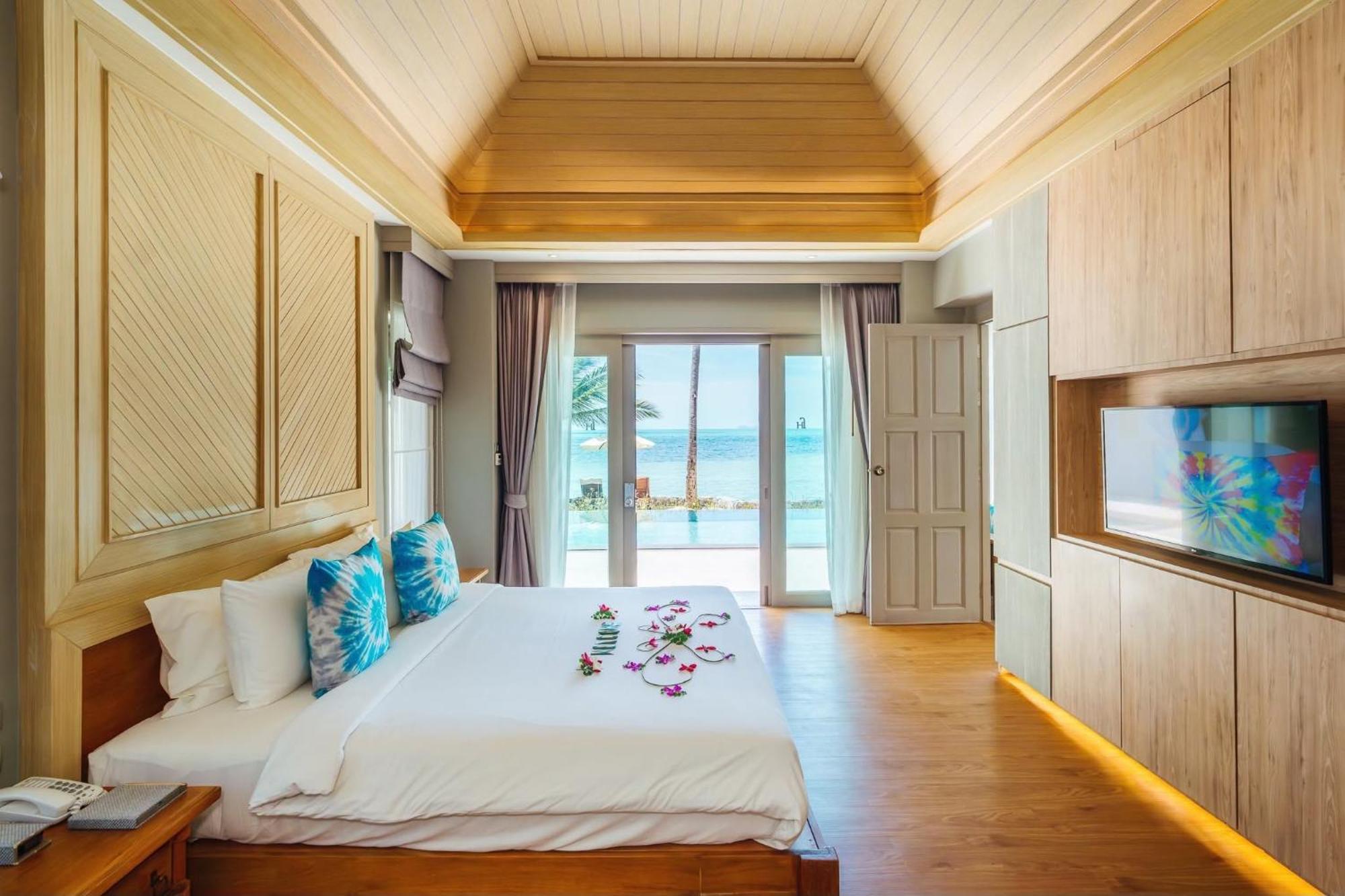 2 Bedrooms Beachfront Pool Villa