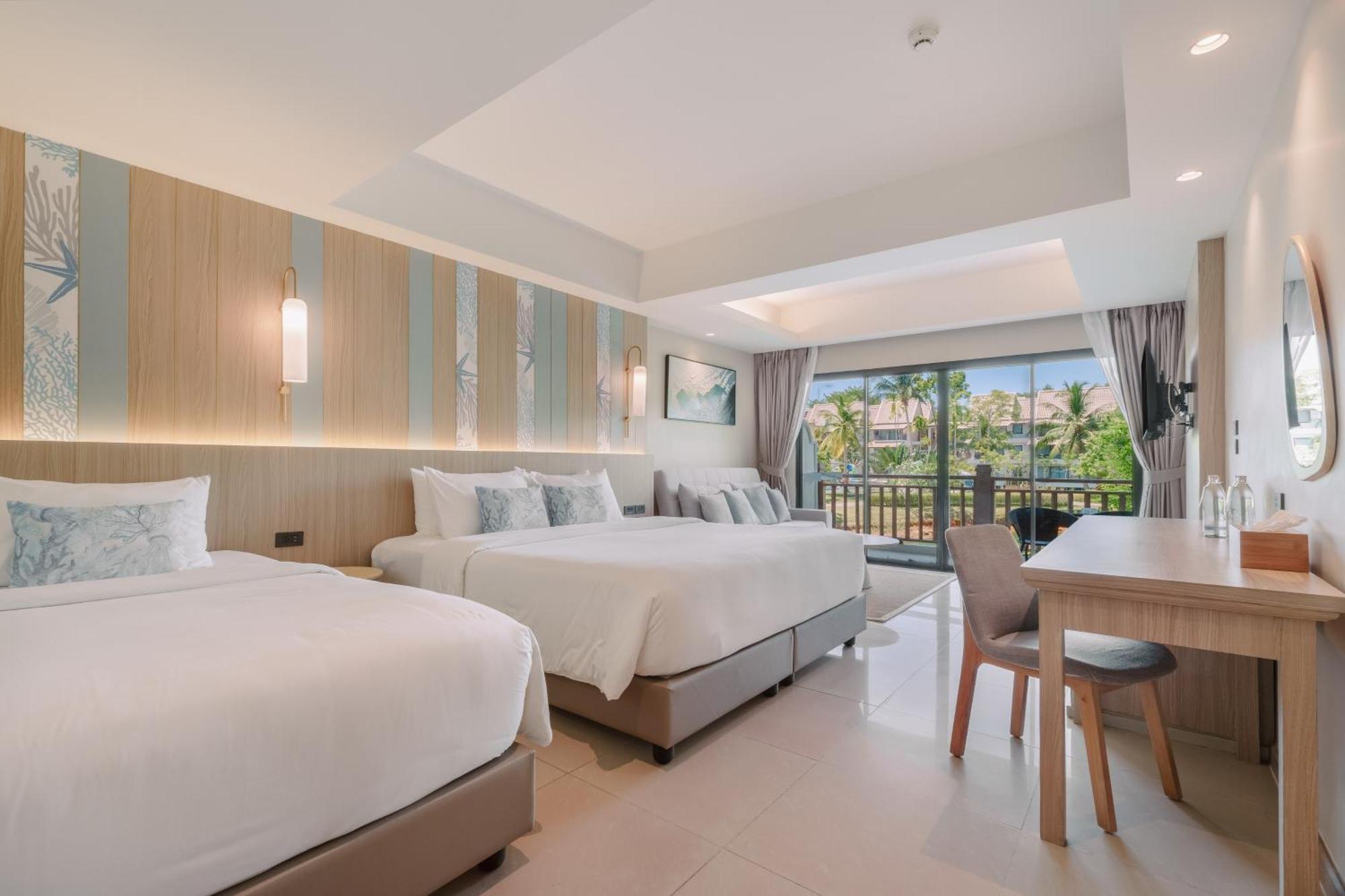 Deluxe Grand Family Room