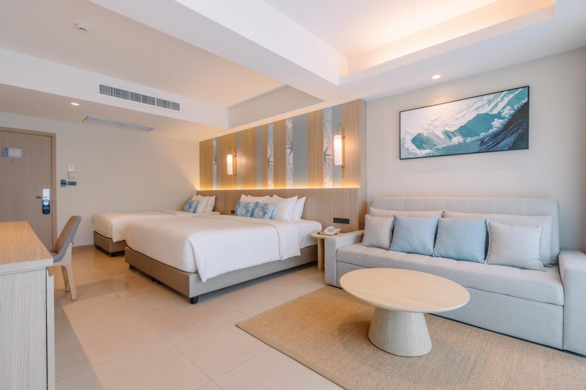 Deluxe Grand Family Room
