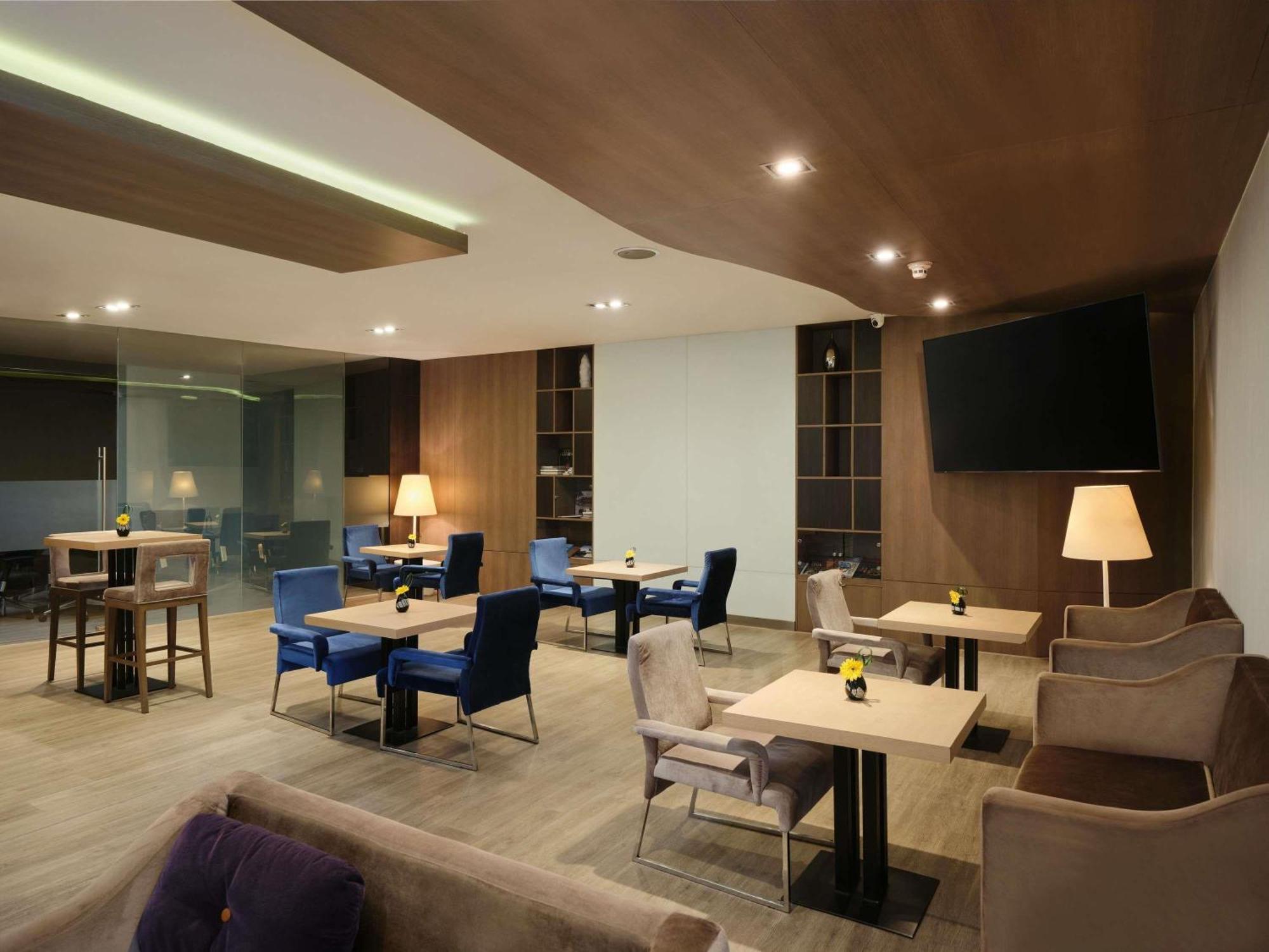 Premier King Room with Lounge Access