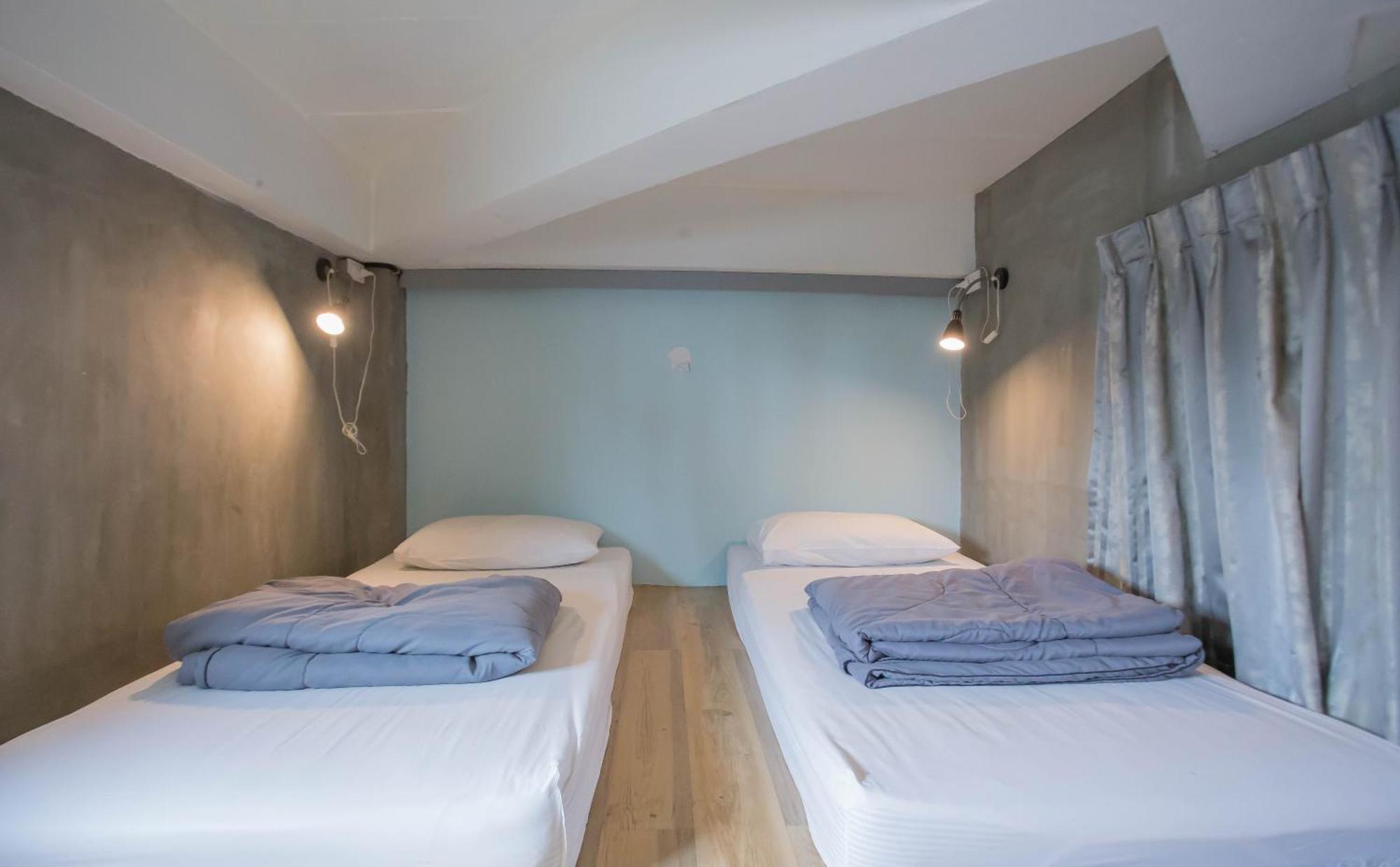Mixed Dormitory Room