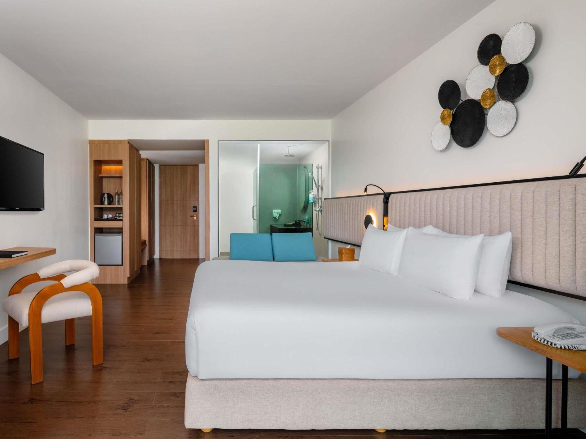 Superior Ocean Side King Room