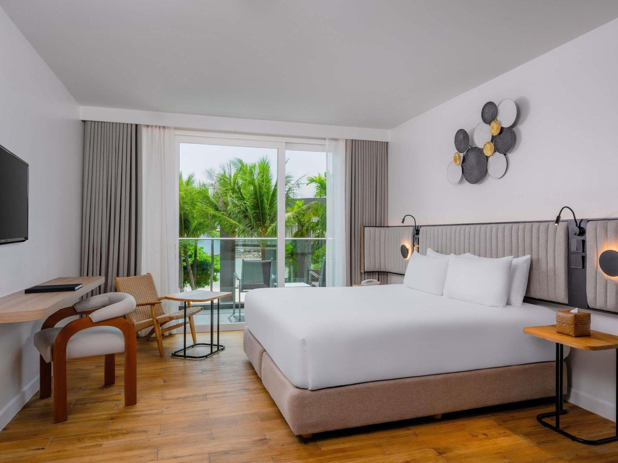 Superior Ocean Side King Room