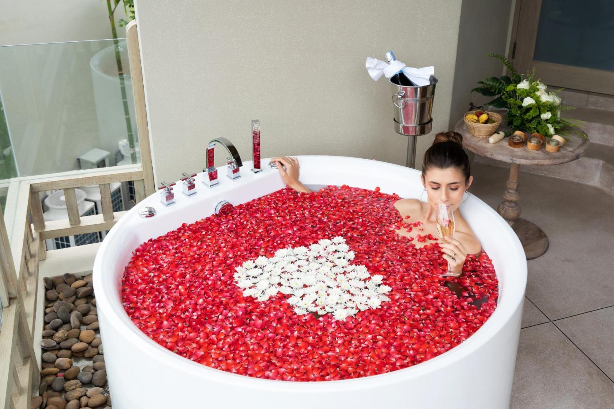 Seaside Junior Suite Hot Tub