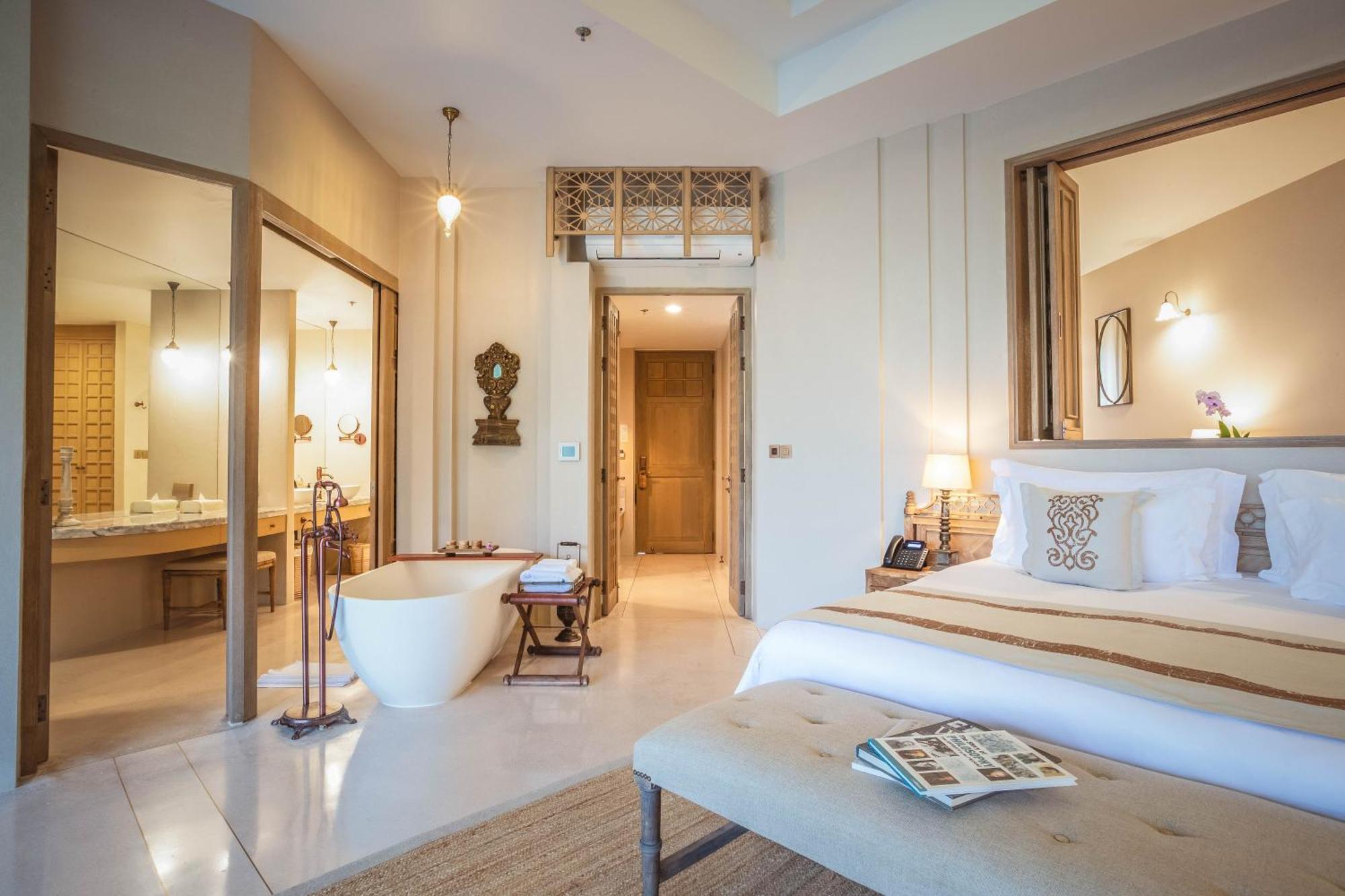 Paradise Suite aan Zee met Zwembad