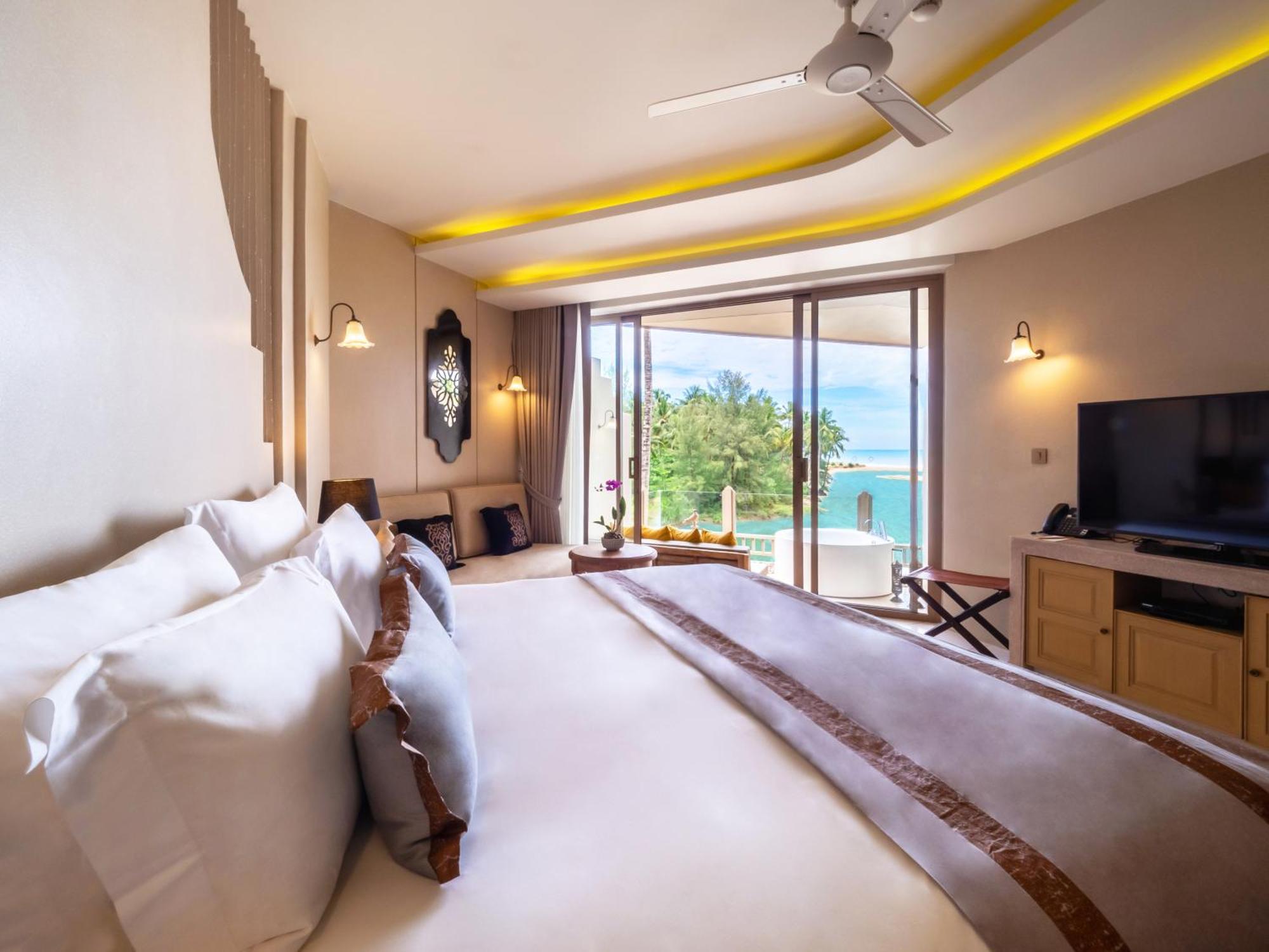 Seaside Junior Suite Hot Tub
