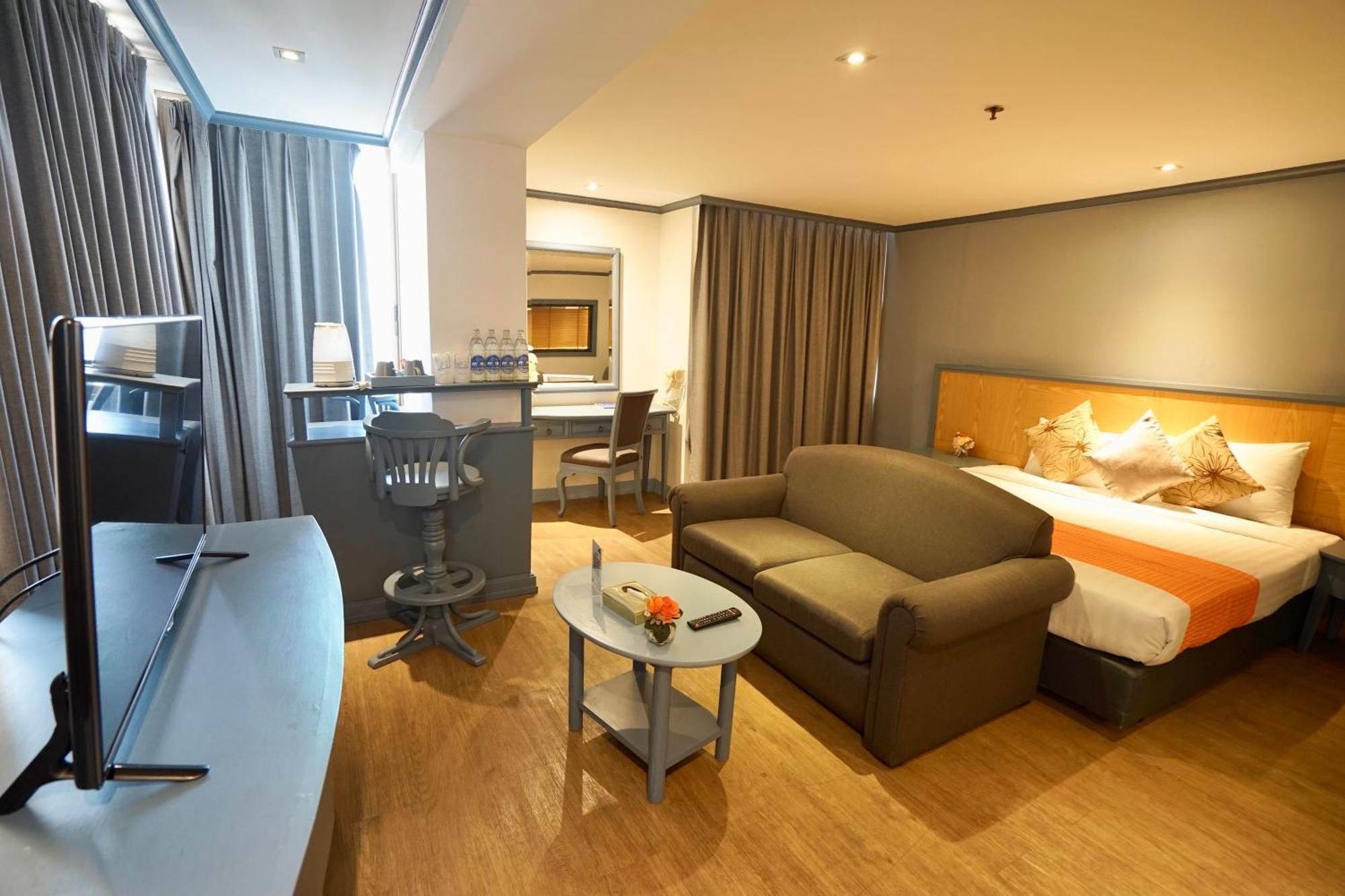 Corner Suite Room