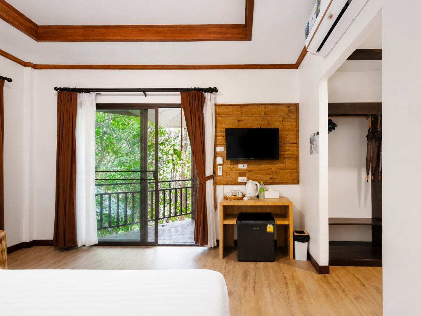 Deluxe Bungalow with Garden View