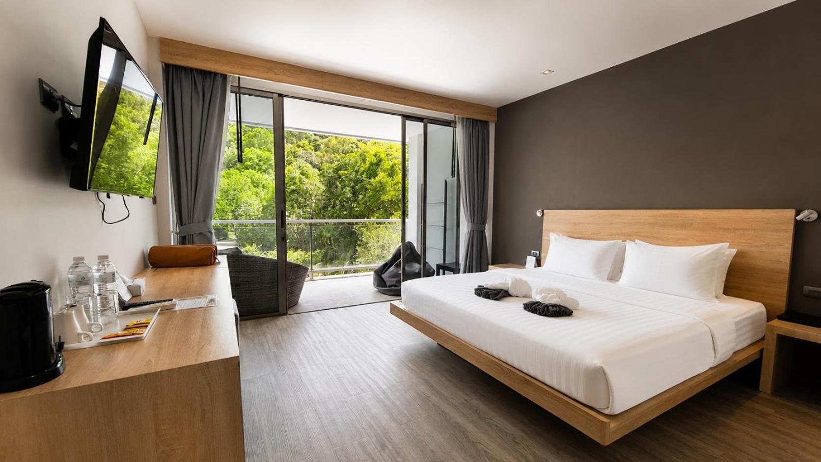 Deluxe Double Room Pool View