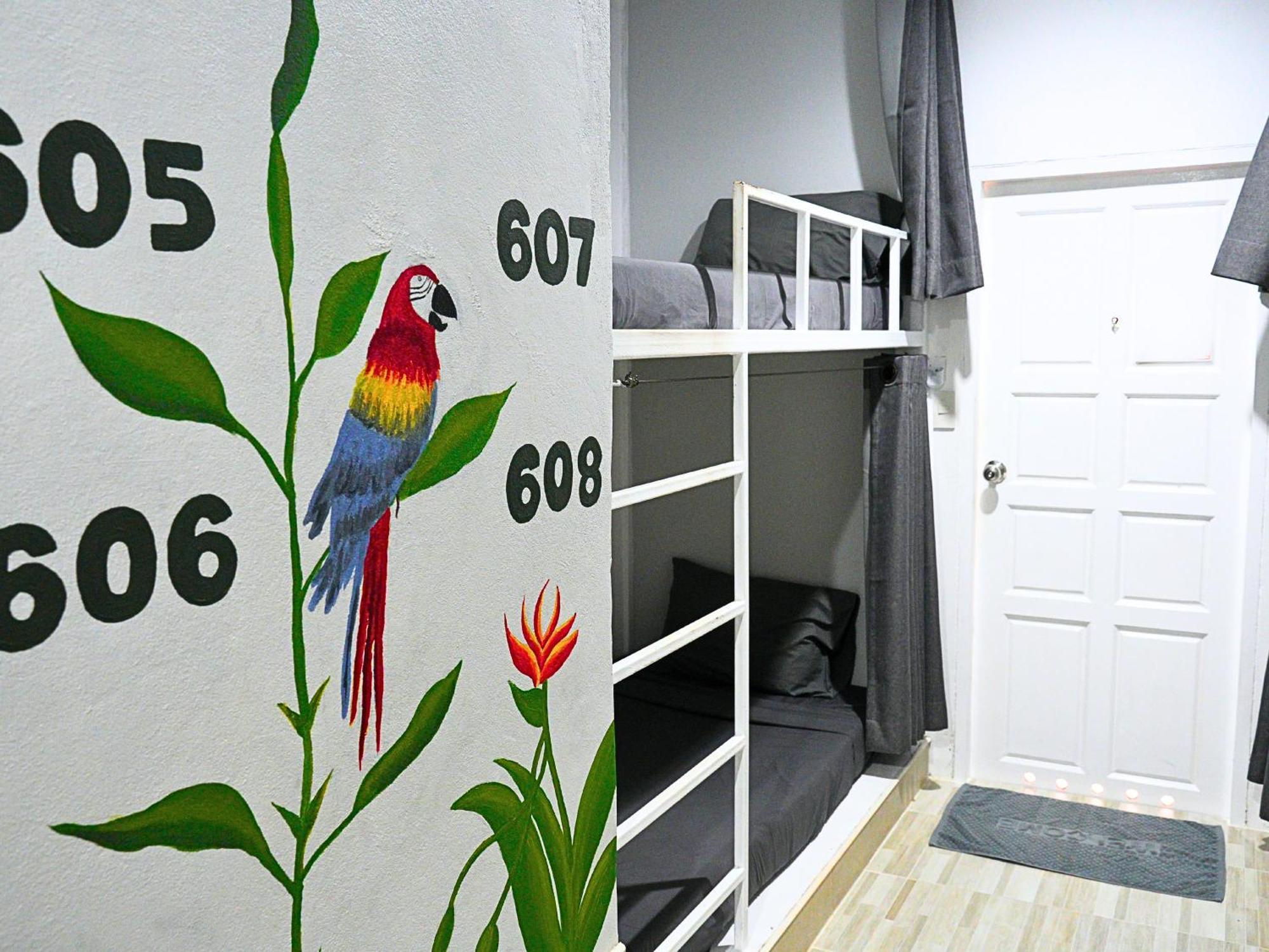 Bed 8-Bed Mixed Dormitory Room