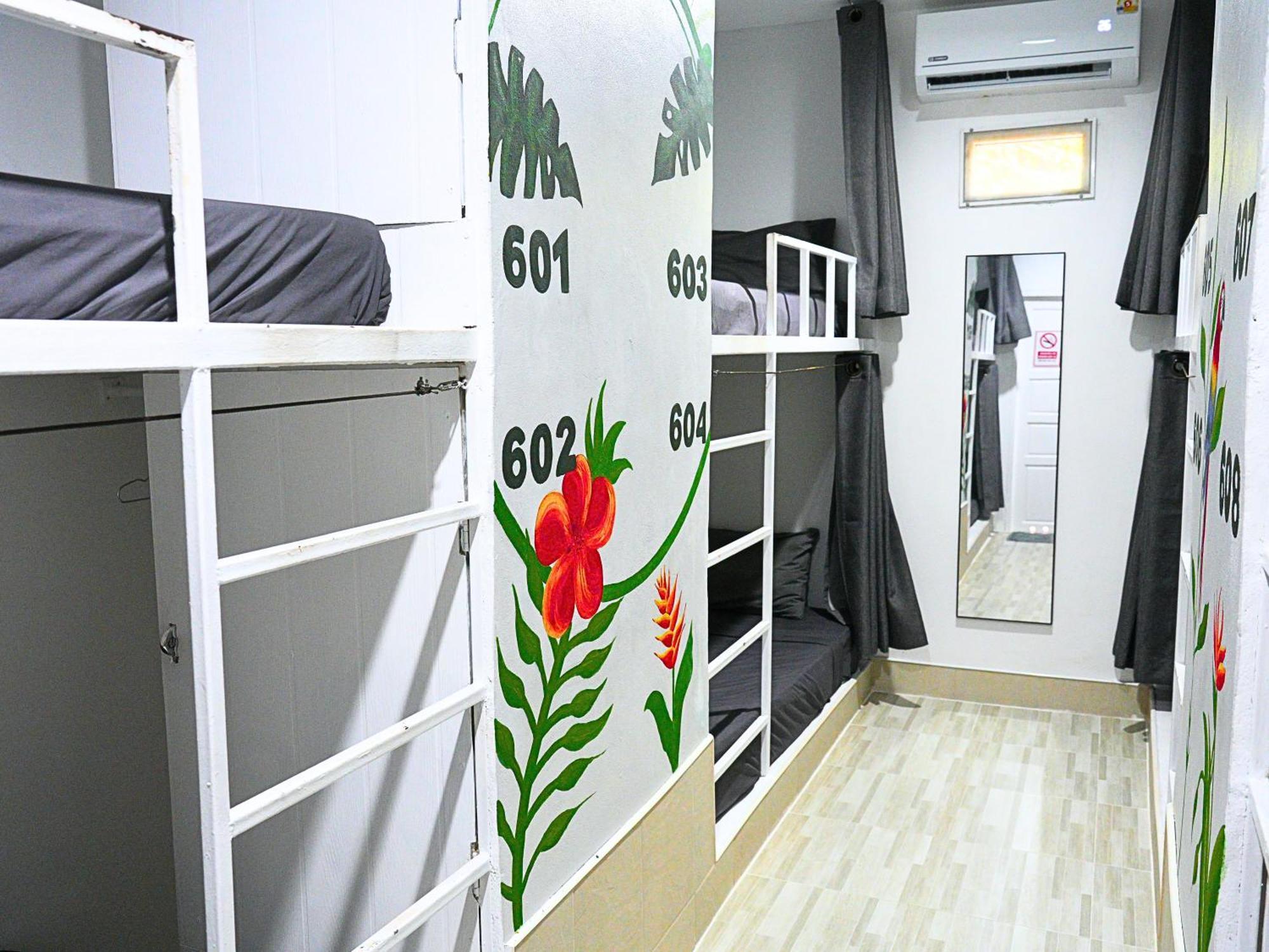 Bed 8-Bed Mixed Dormitory Room