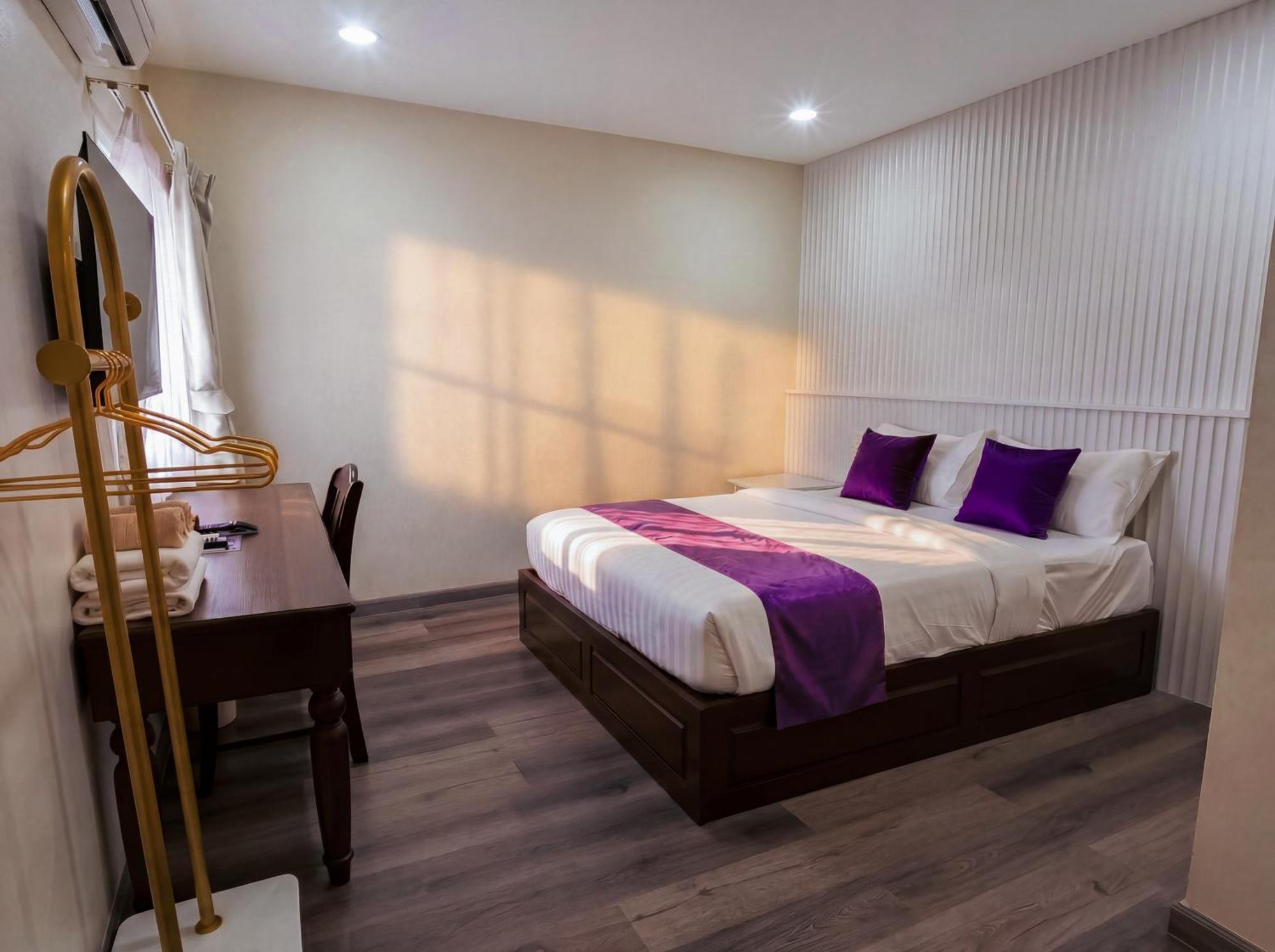 Deluxe Double or Twin Room