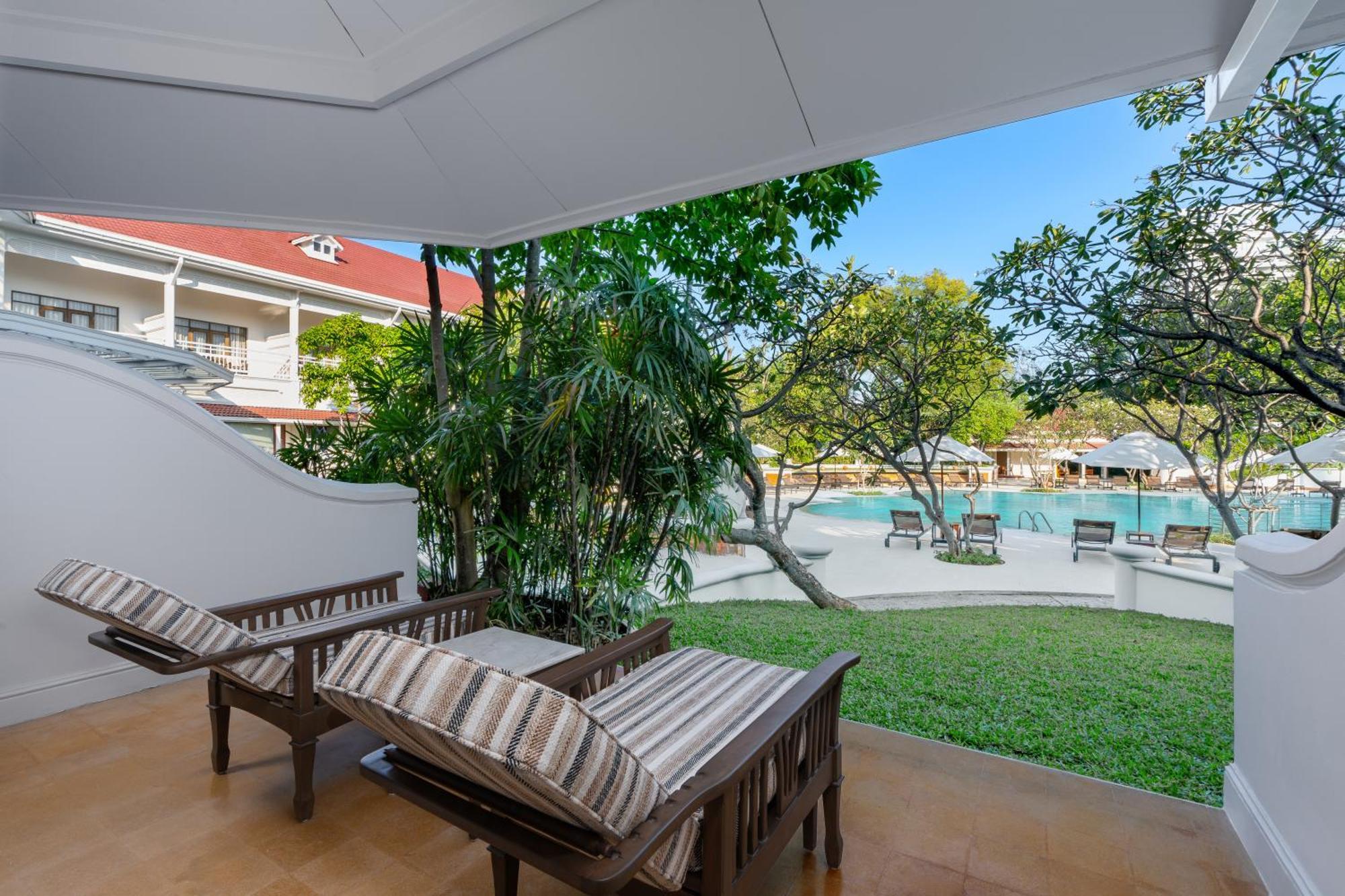 Family Room Pool Terrace King