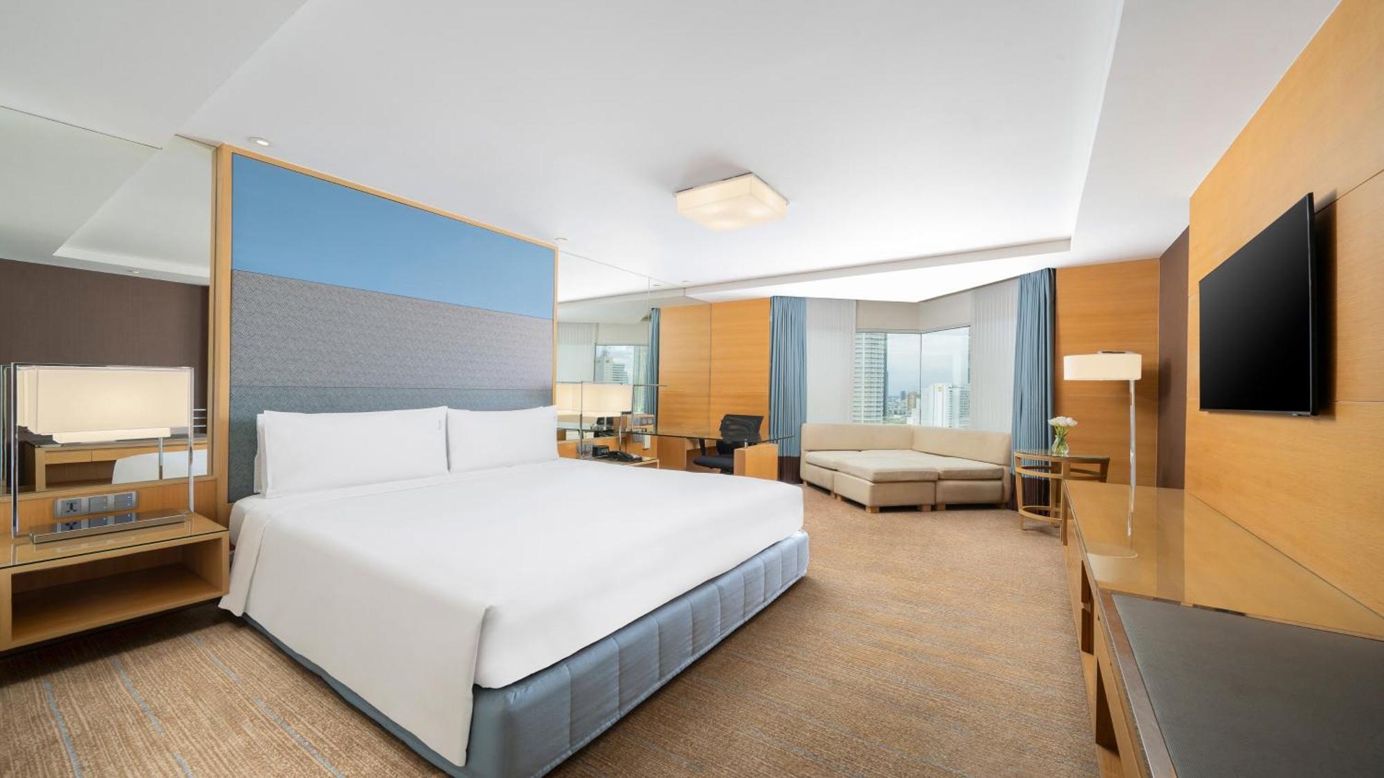 Premium King Room City View Lounge Access
