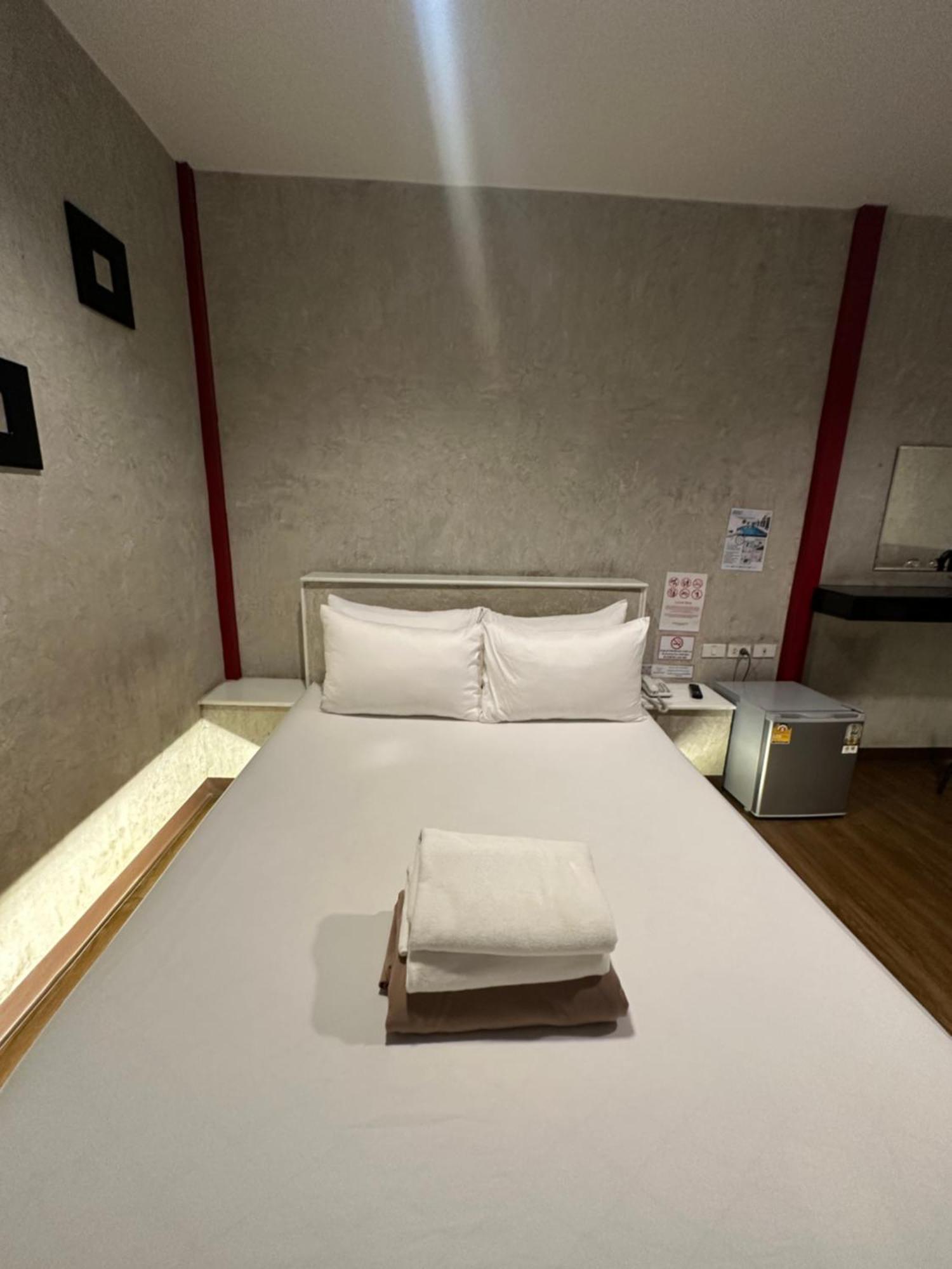 Standard Queen Room