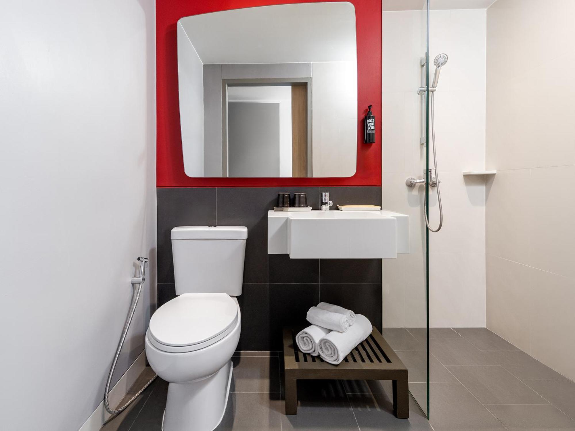 Standard Queen Room