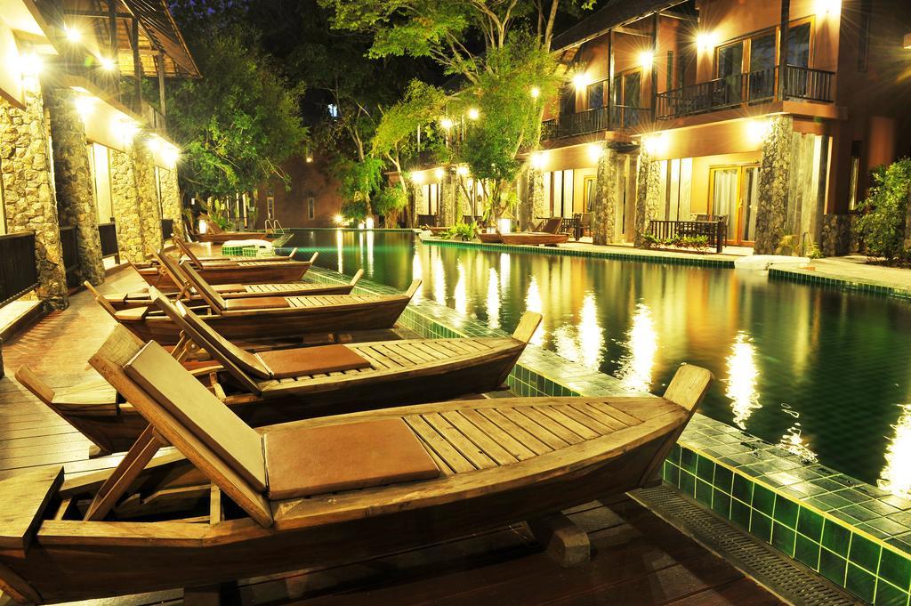 Superior Double Room with Pool Access,179993412:JPEG