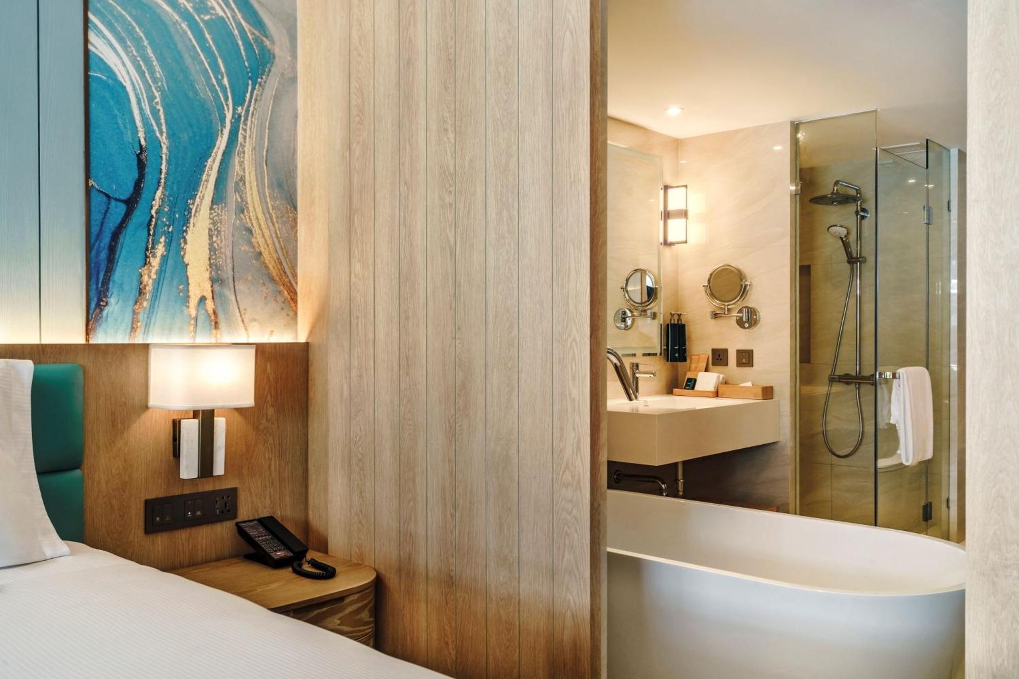 Deluxe King Room Pool Side