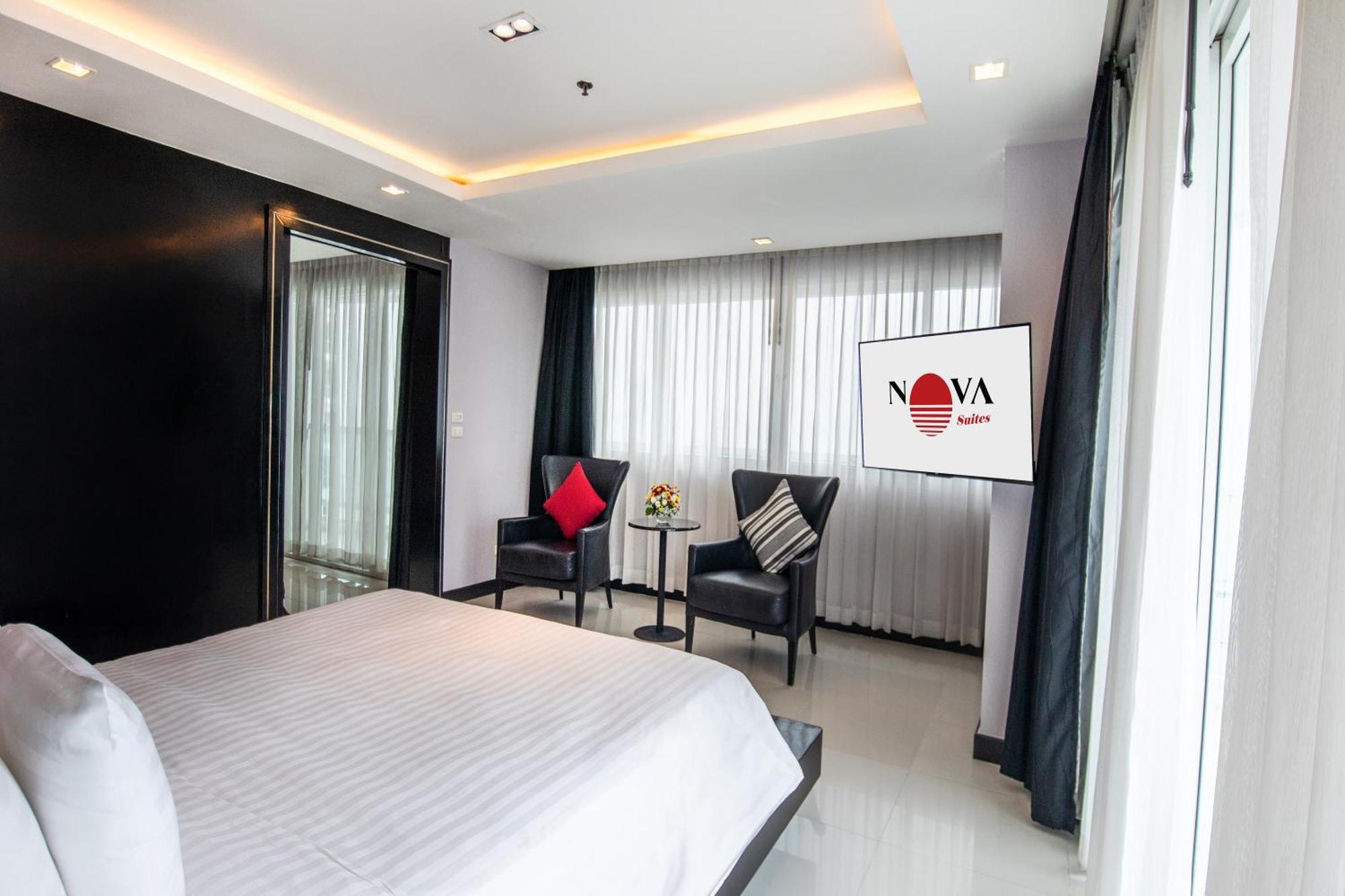 One-Bedroom Deluxe Suite Large Balcony