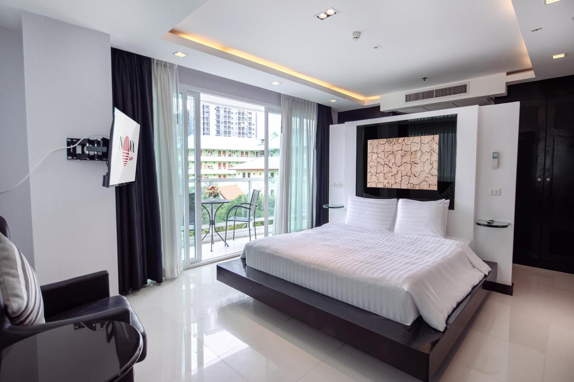 One-Bedroom Deluxe Suite Large Balcony