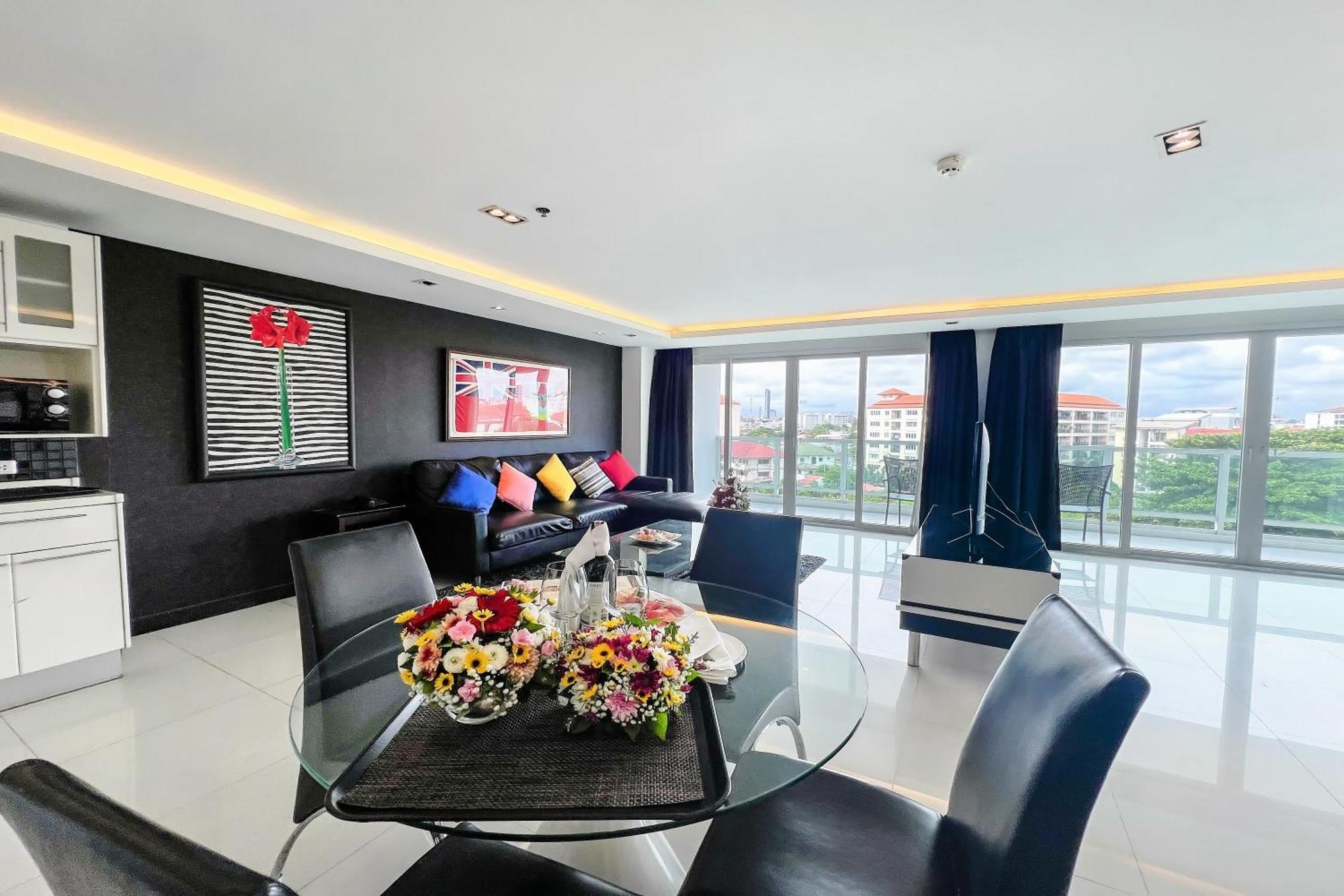 Three-Bedroom Suite Large Balcony