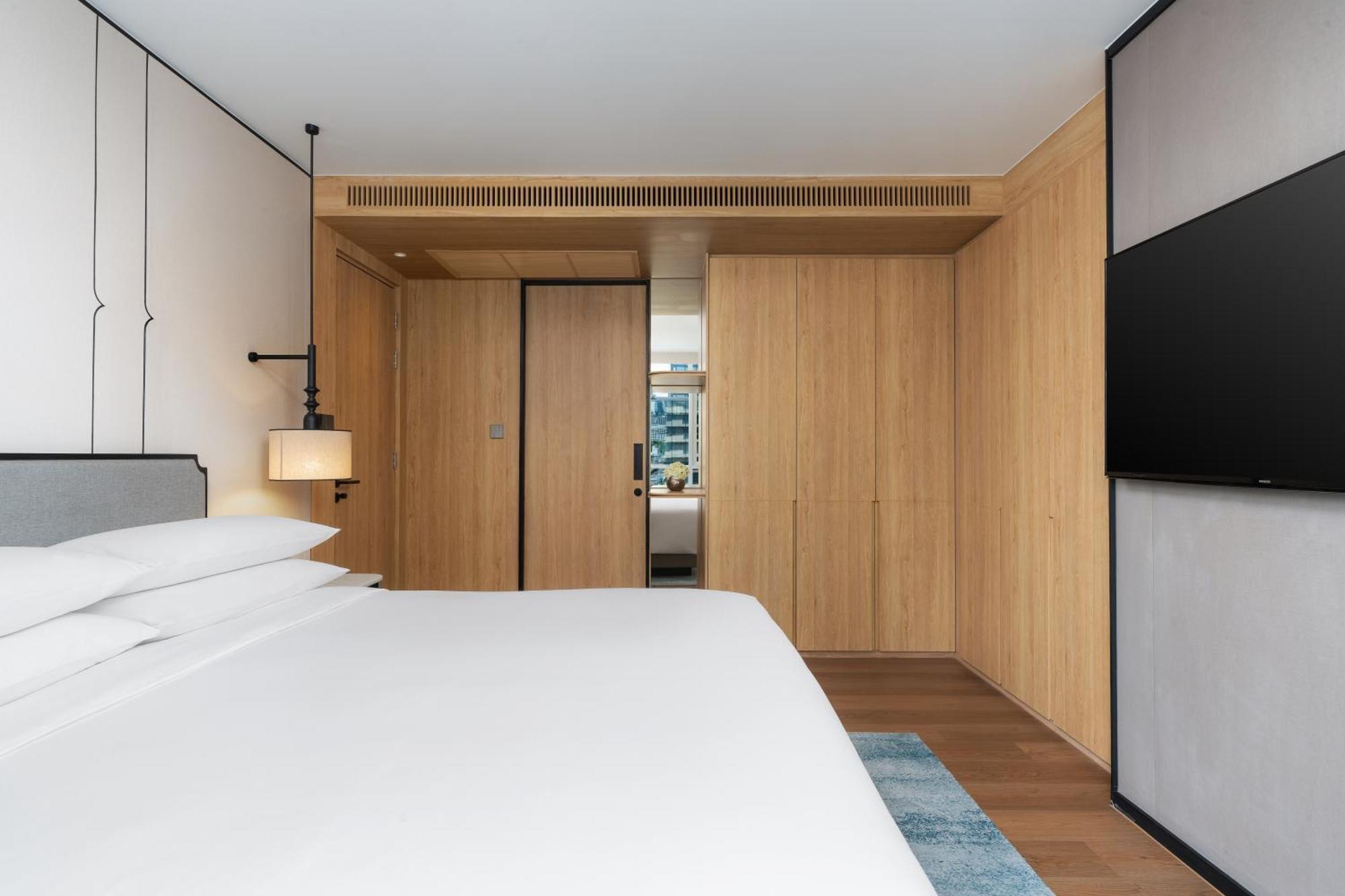 One-Bedroom Executive King Suite City View