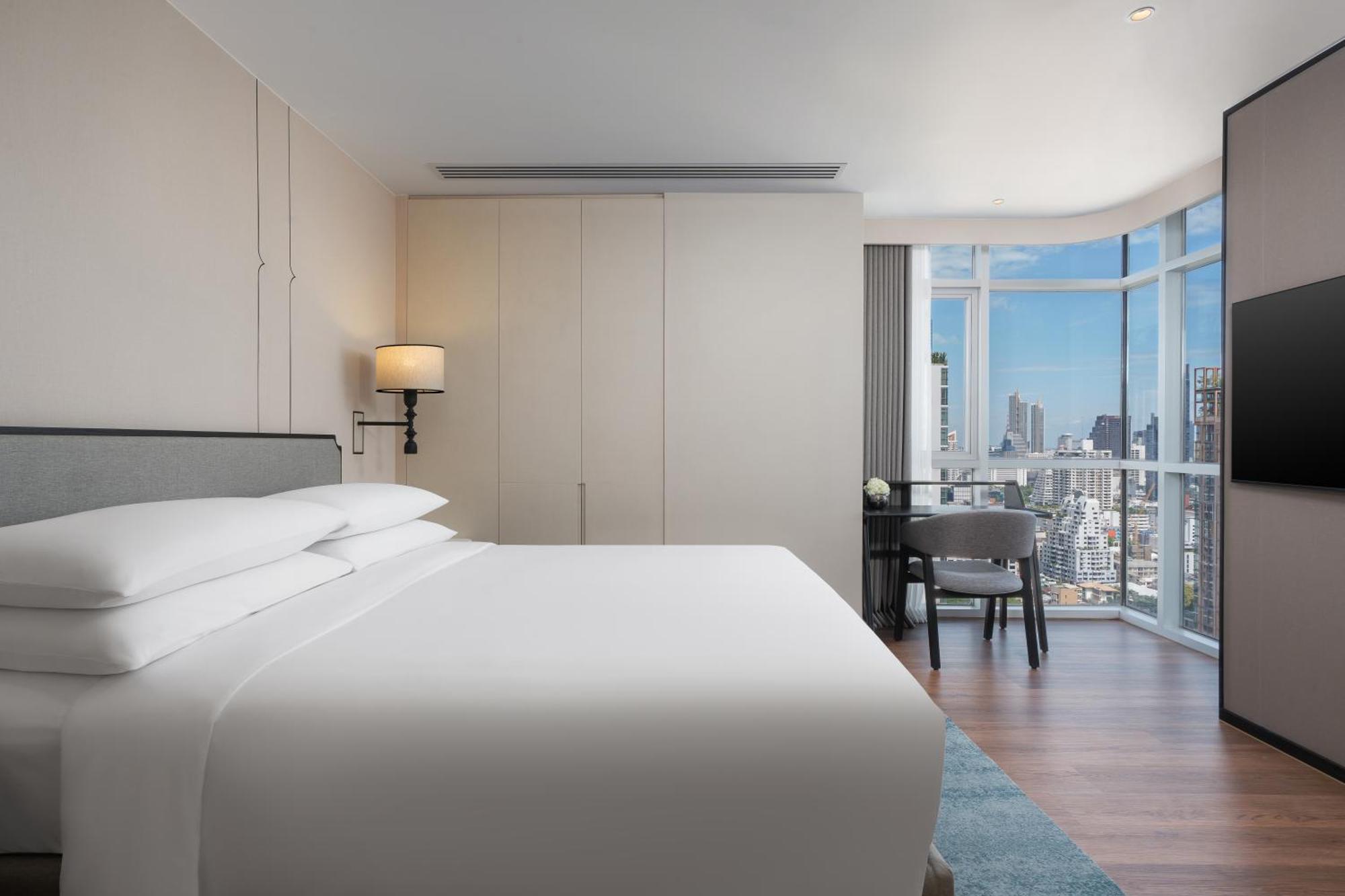 Three-Bedroom Executive Suite City View