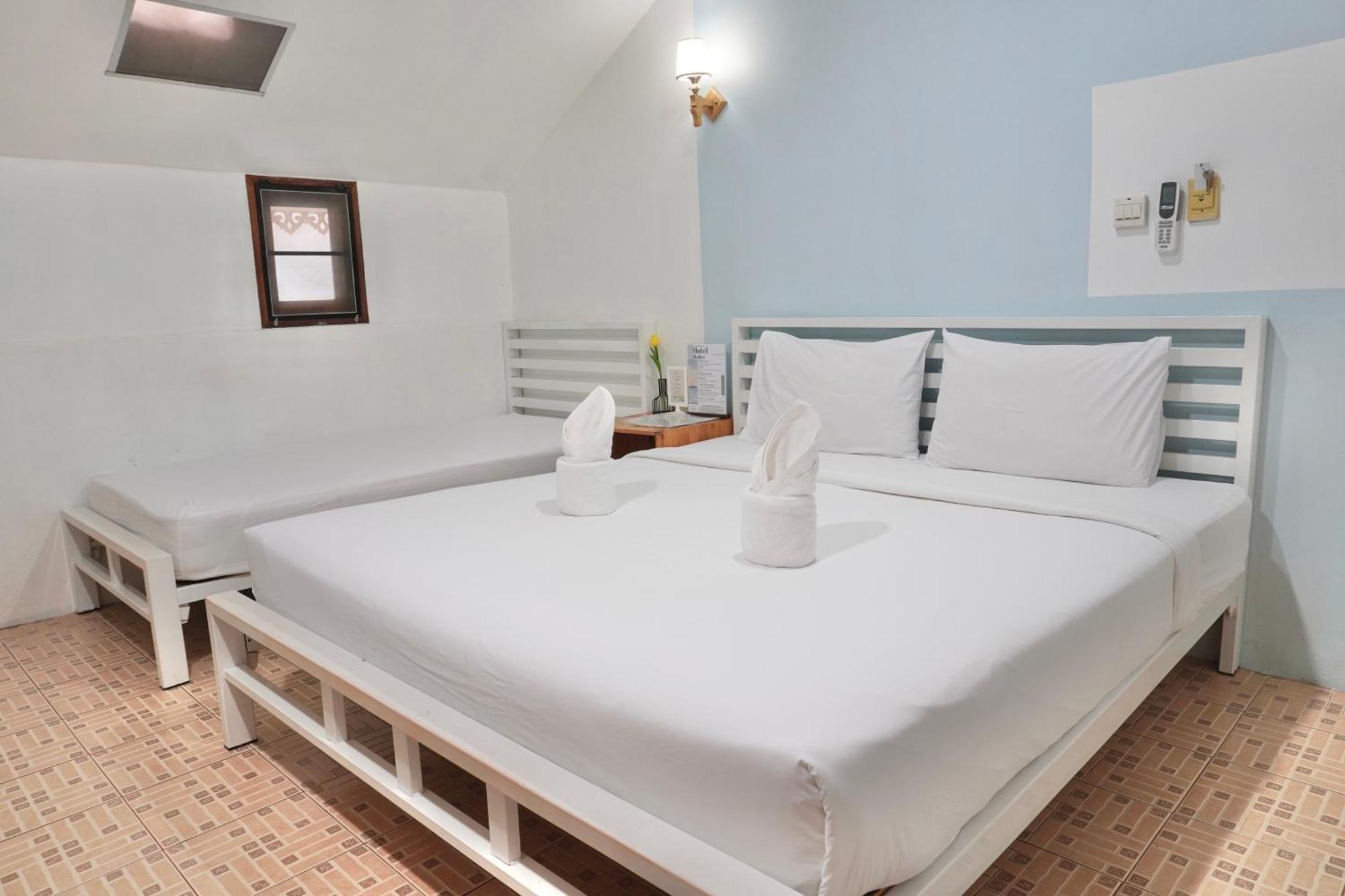 Standard Double Room with Shared Bathroom