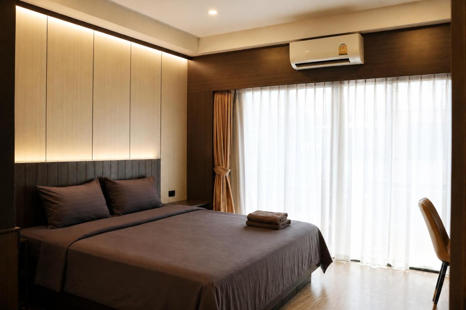 Deluxe King Room