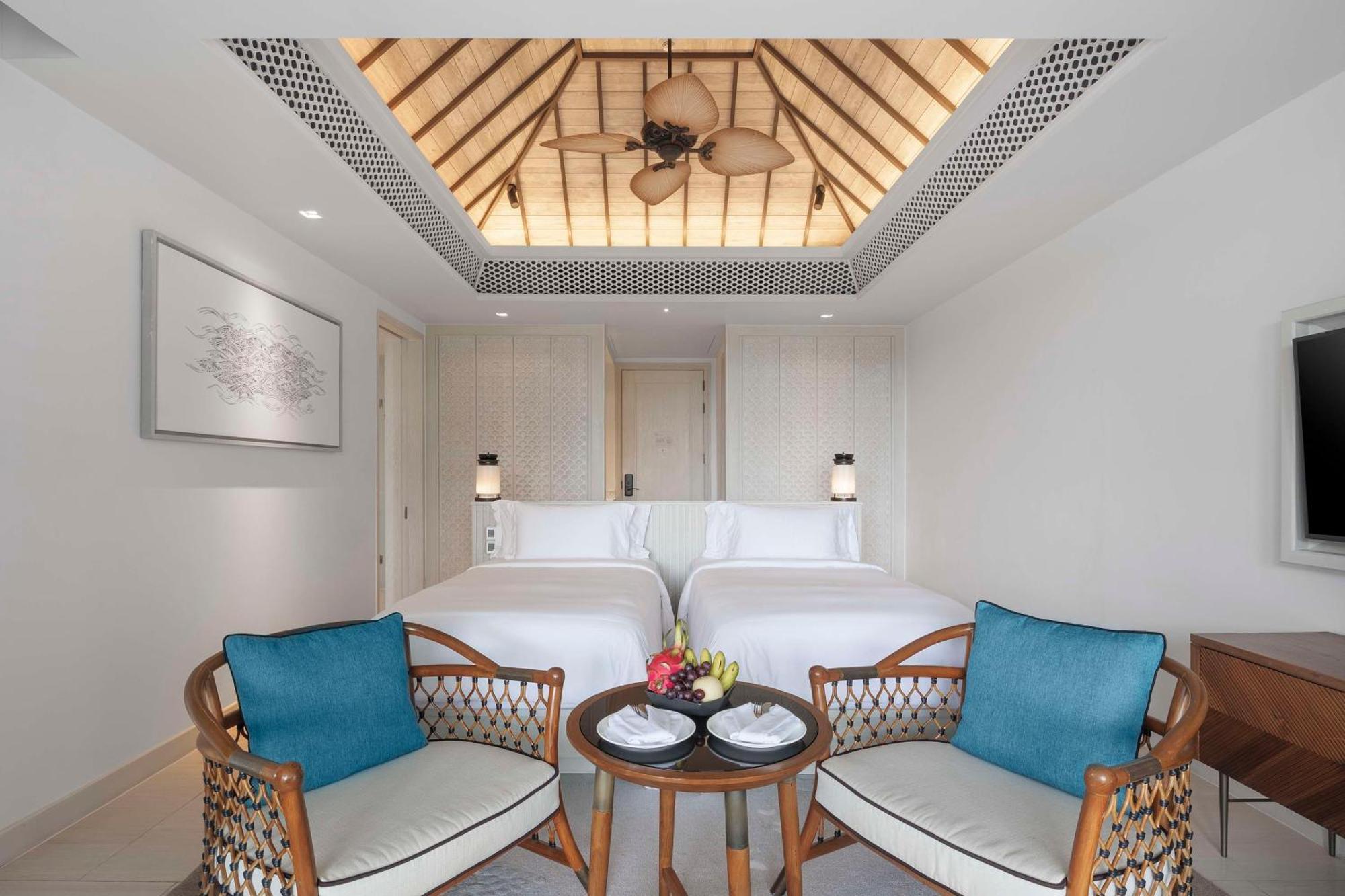 Premium Ocean Pool Suite Twin