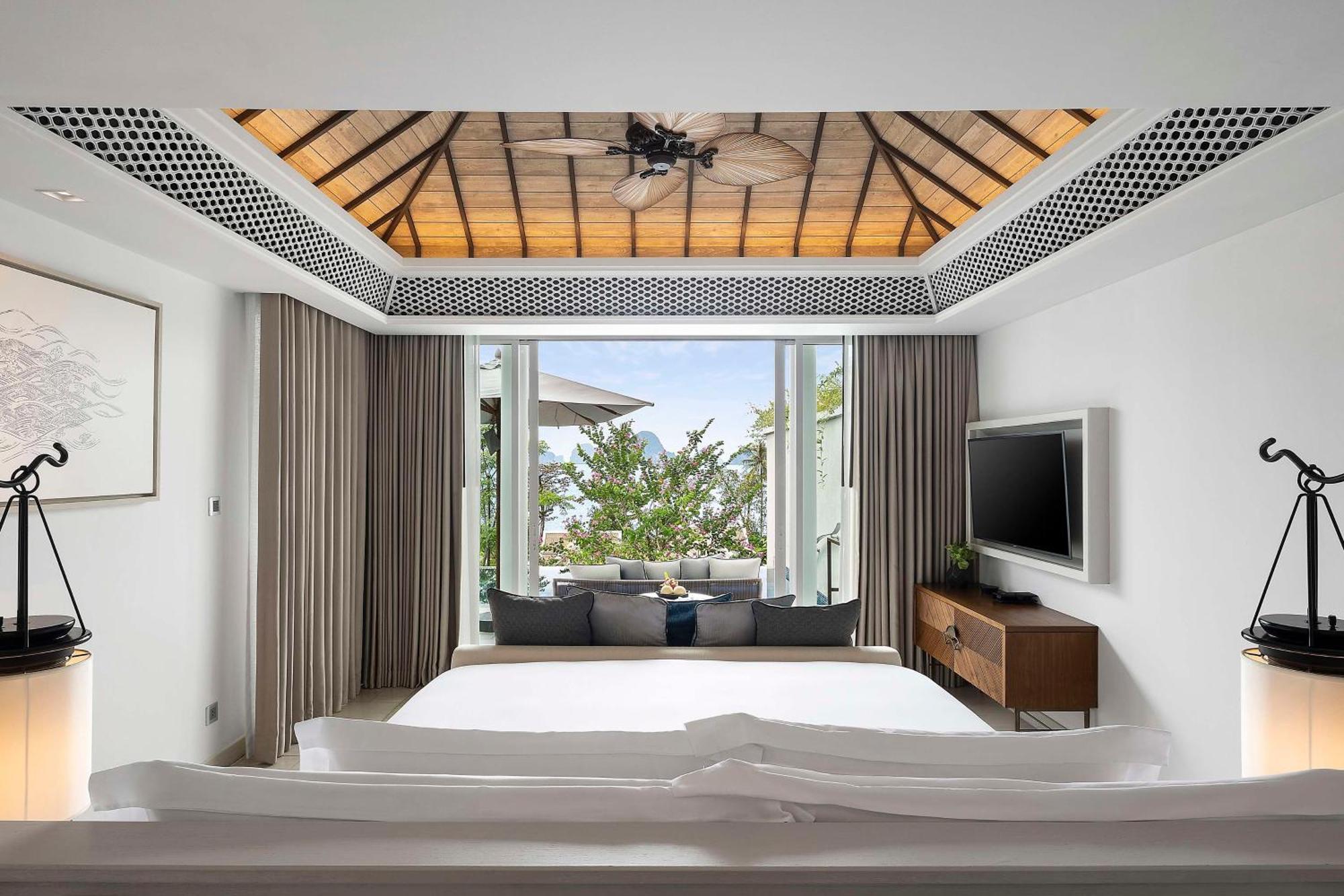 Partial Ocean Pool Suite Twin