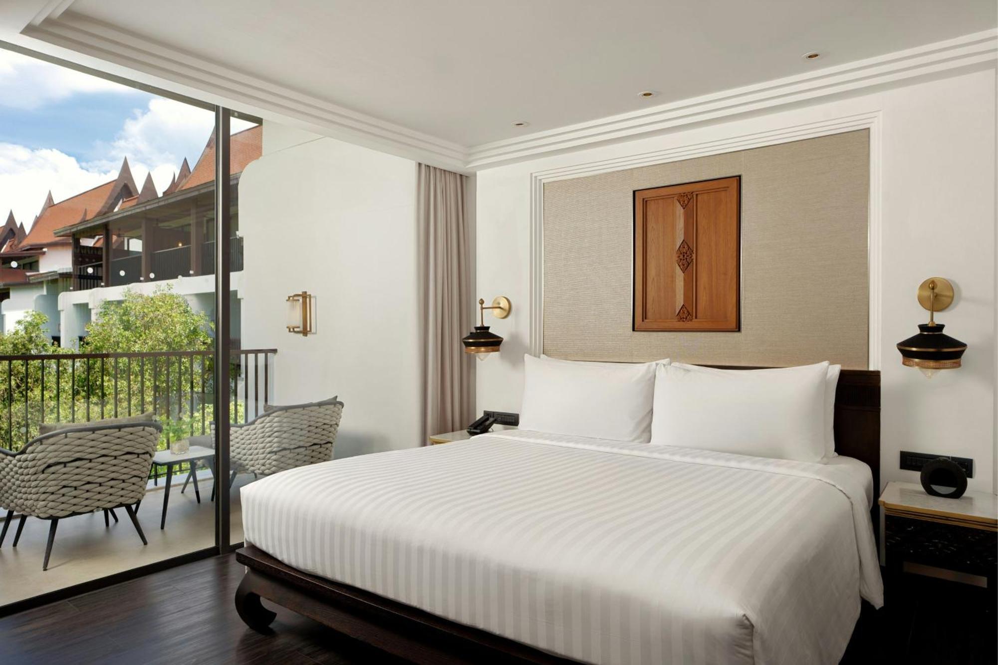 Two-Bedroom Apartment with King Bed and Two Twin Beds