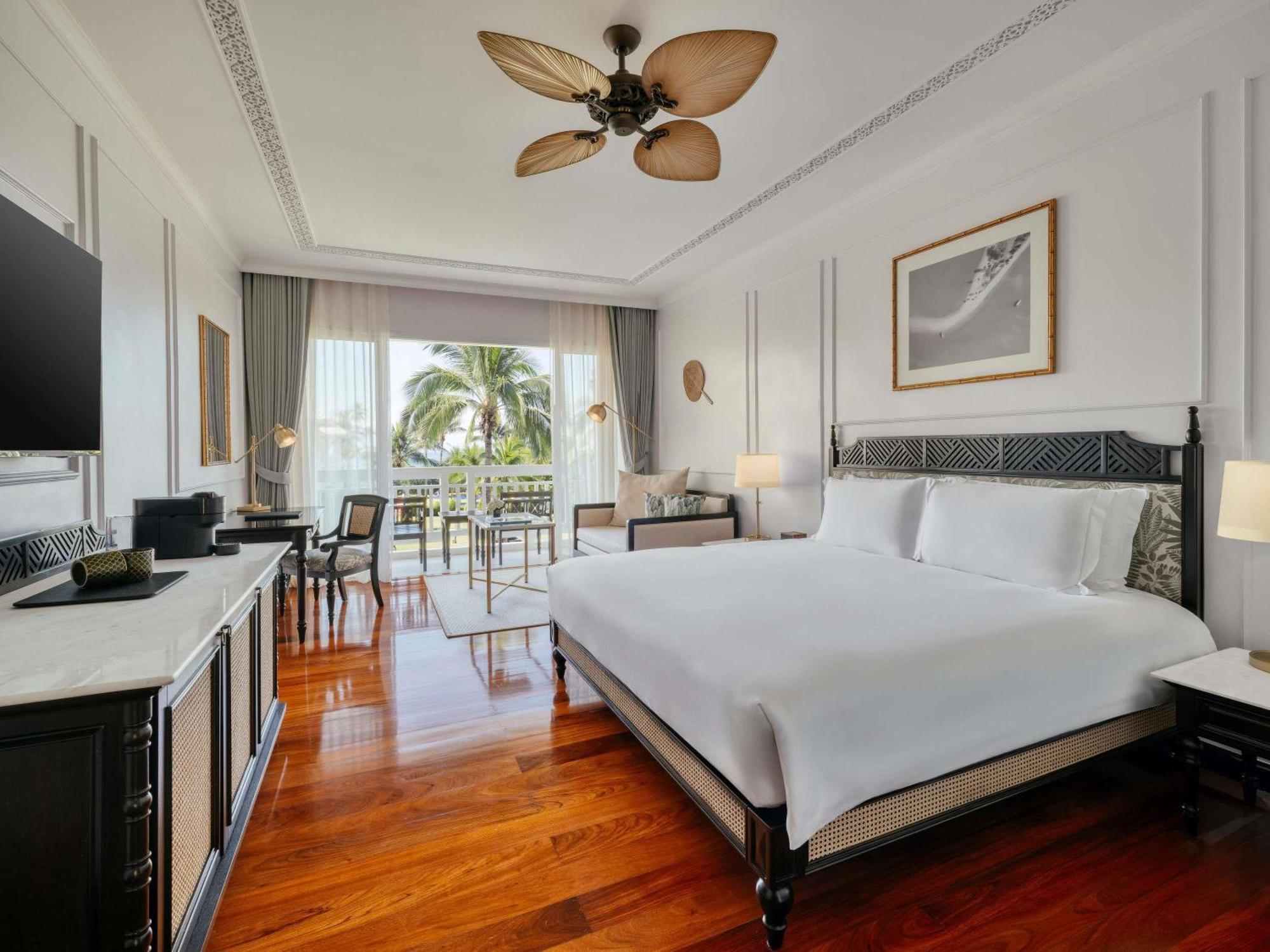 Signature King Room Private Balcony