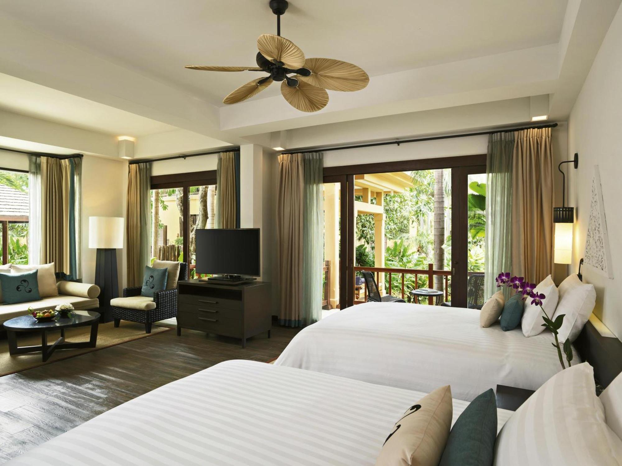 Junior Suite Twin Beds Pool View