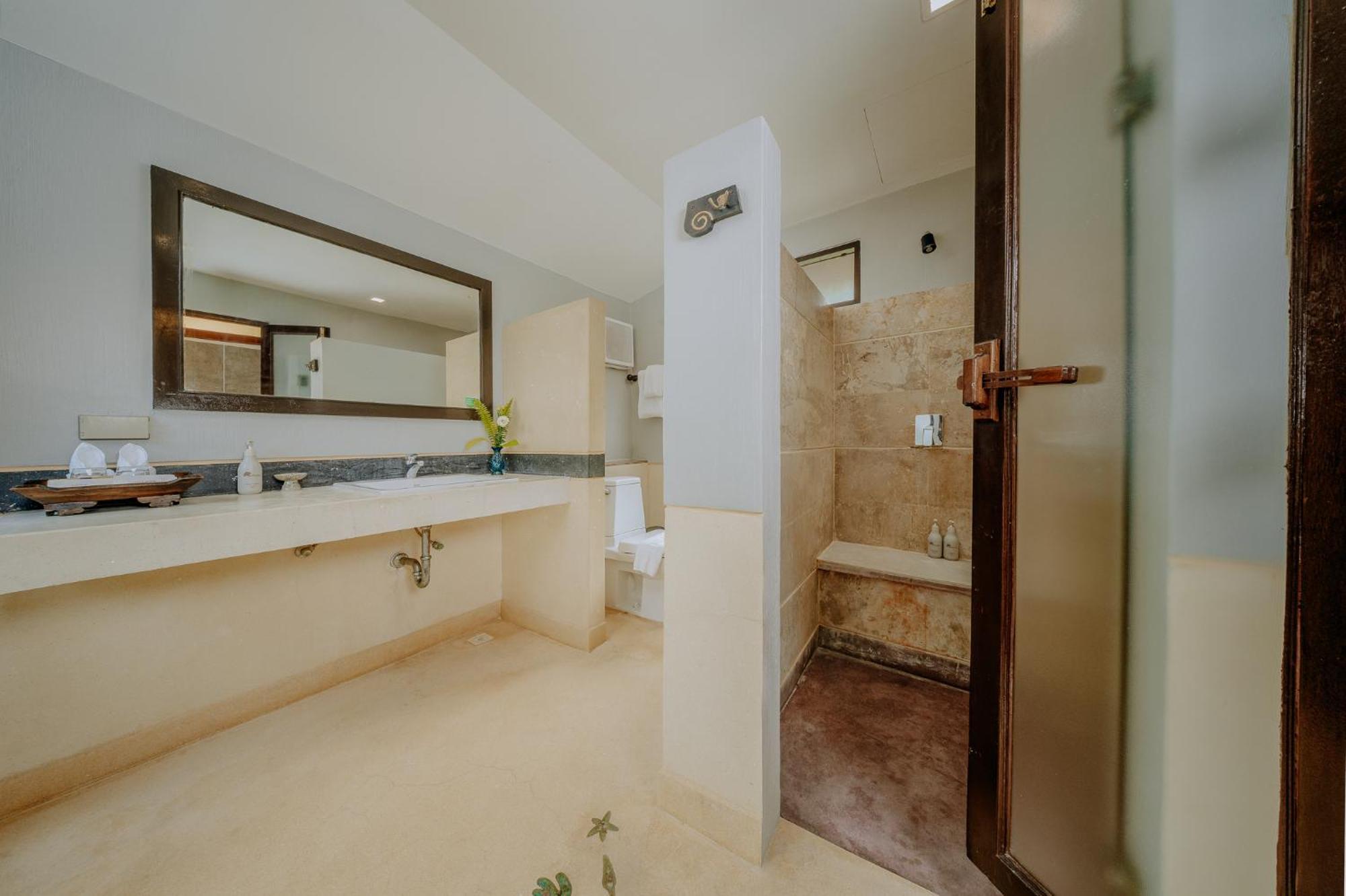 One-Bedroom Cottage Spa Bath