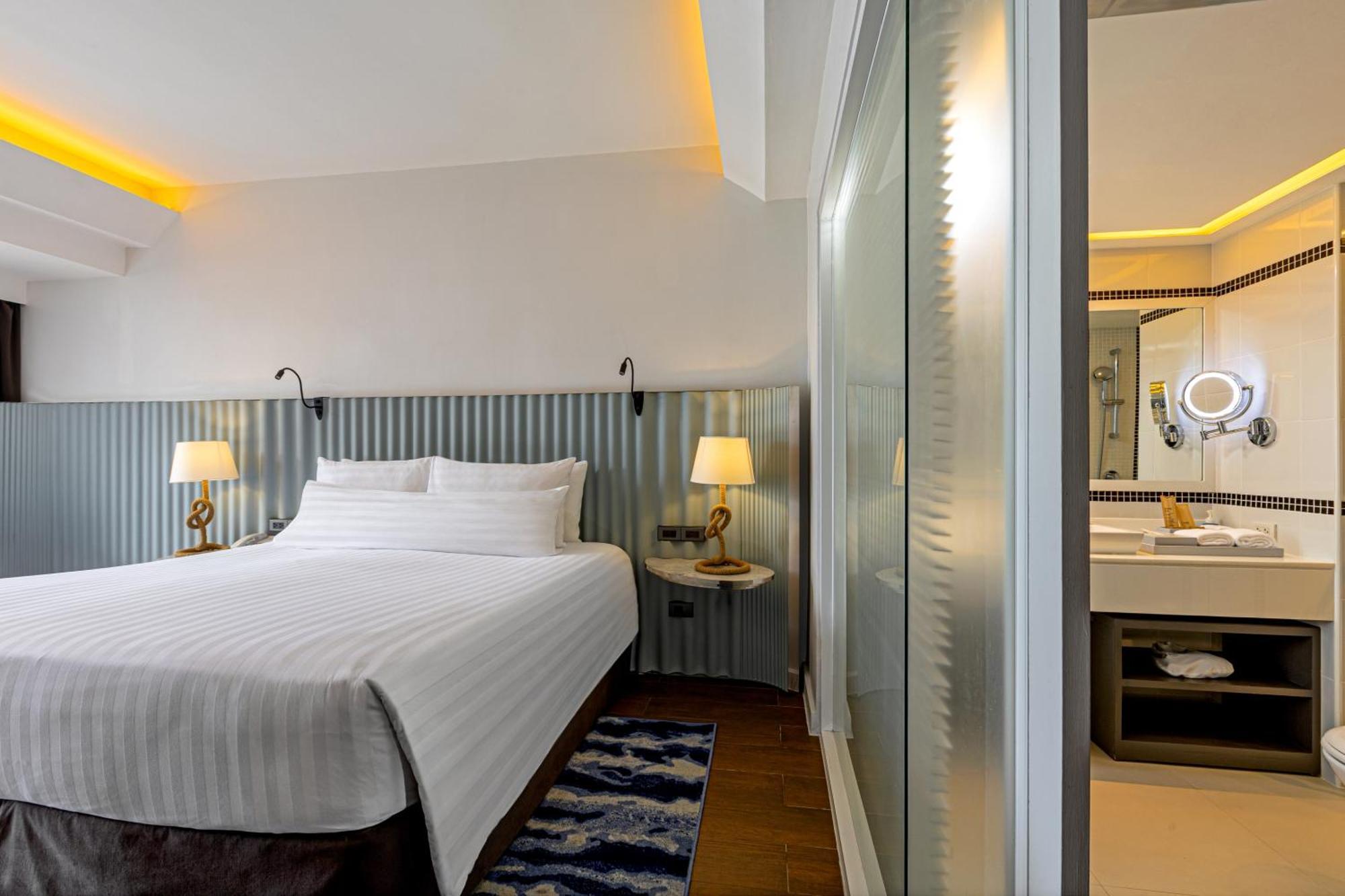 Deluxe Double or Twin Room Sea View