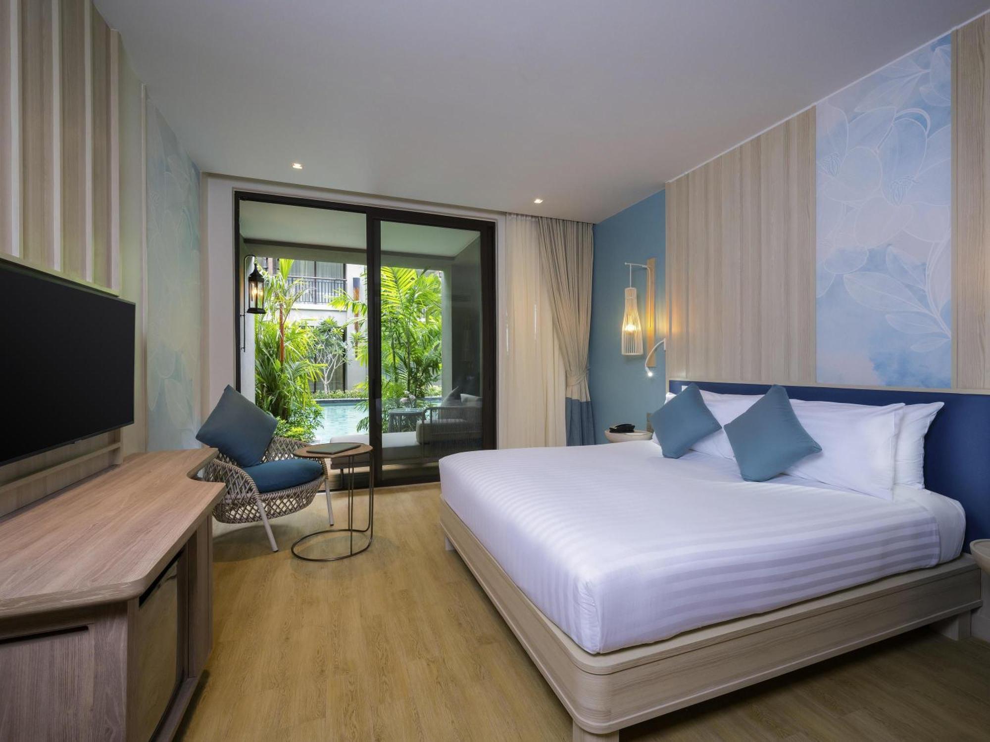 Deluxe Double Room Pool Access Beach Side