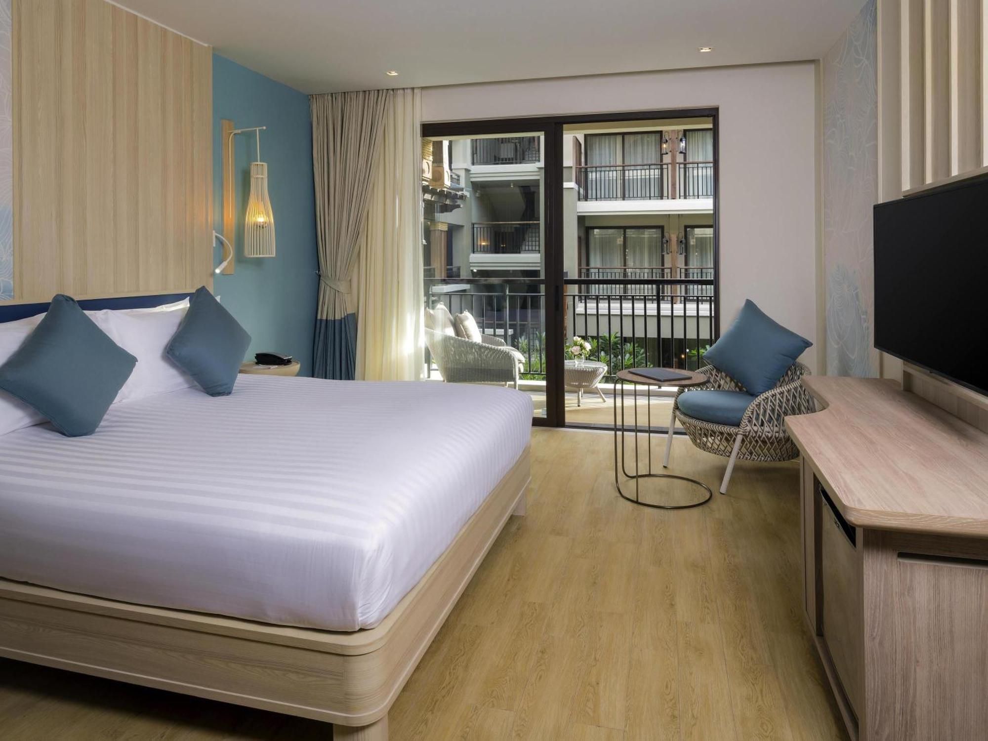 Deluxe Double Room Pool View Beach Side