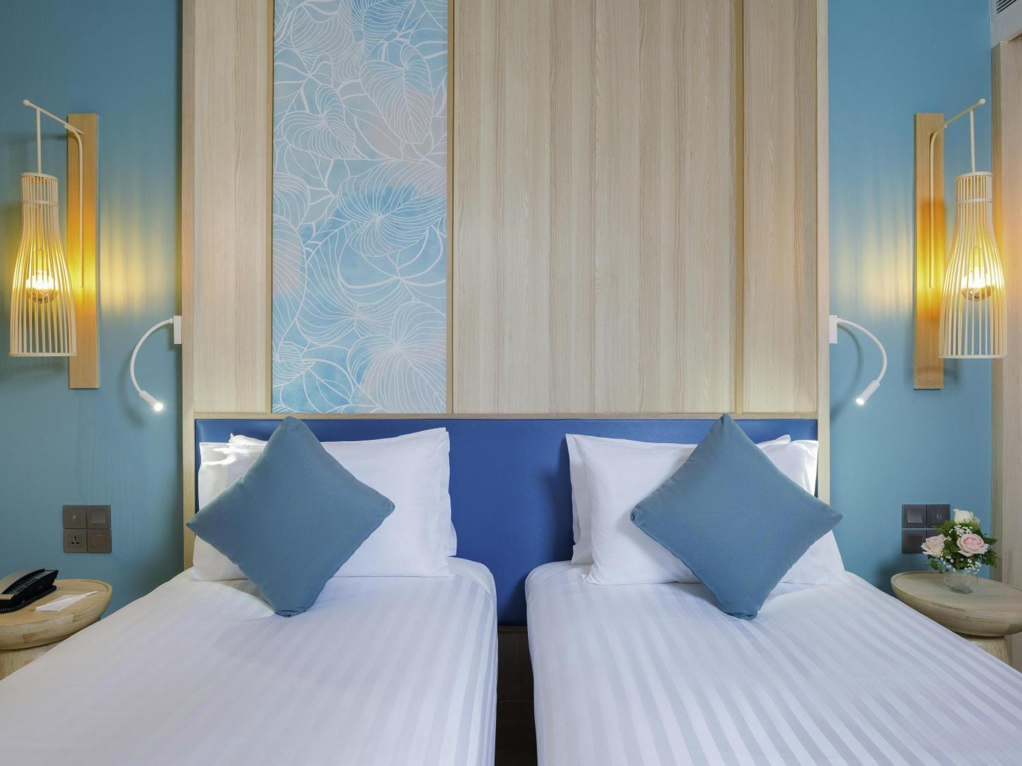 Deluxe Twin Room Pool View Beach Side