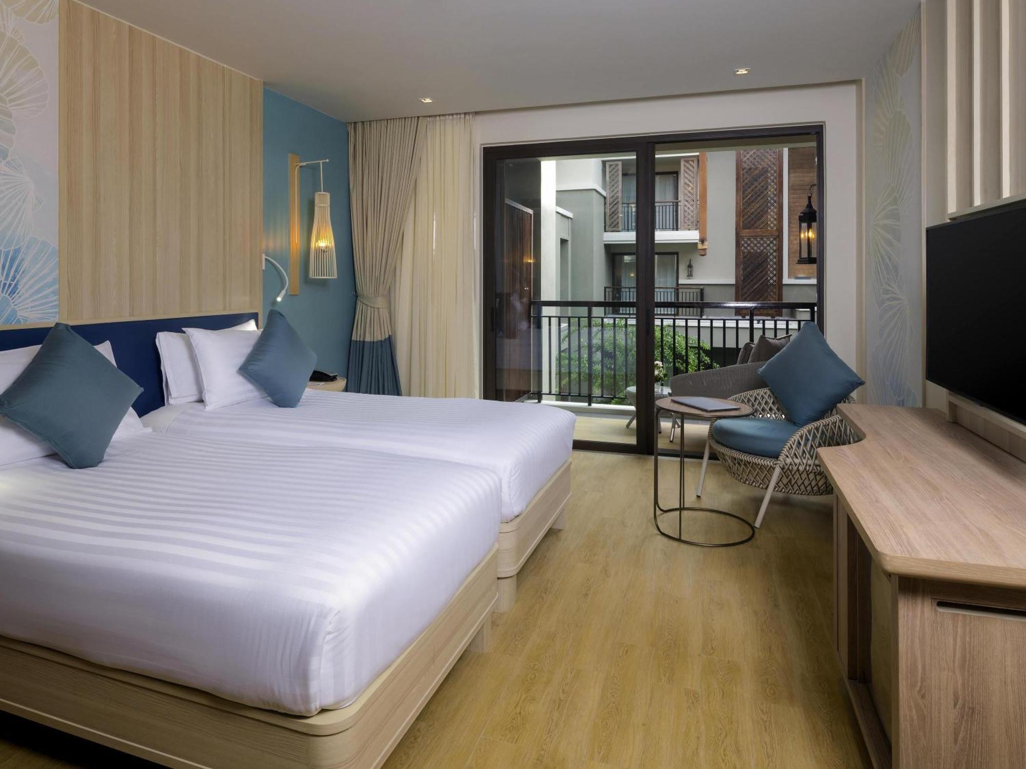 Deluxe Twin Room Pool View Beach Side