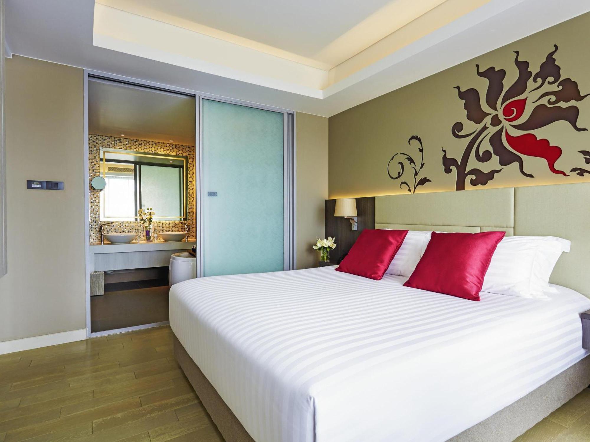 Deluxe King Suite